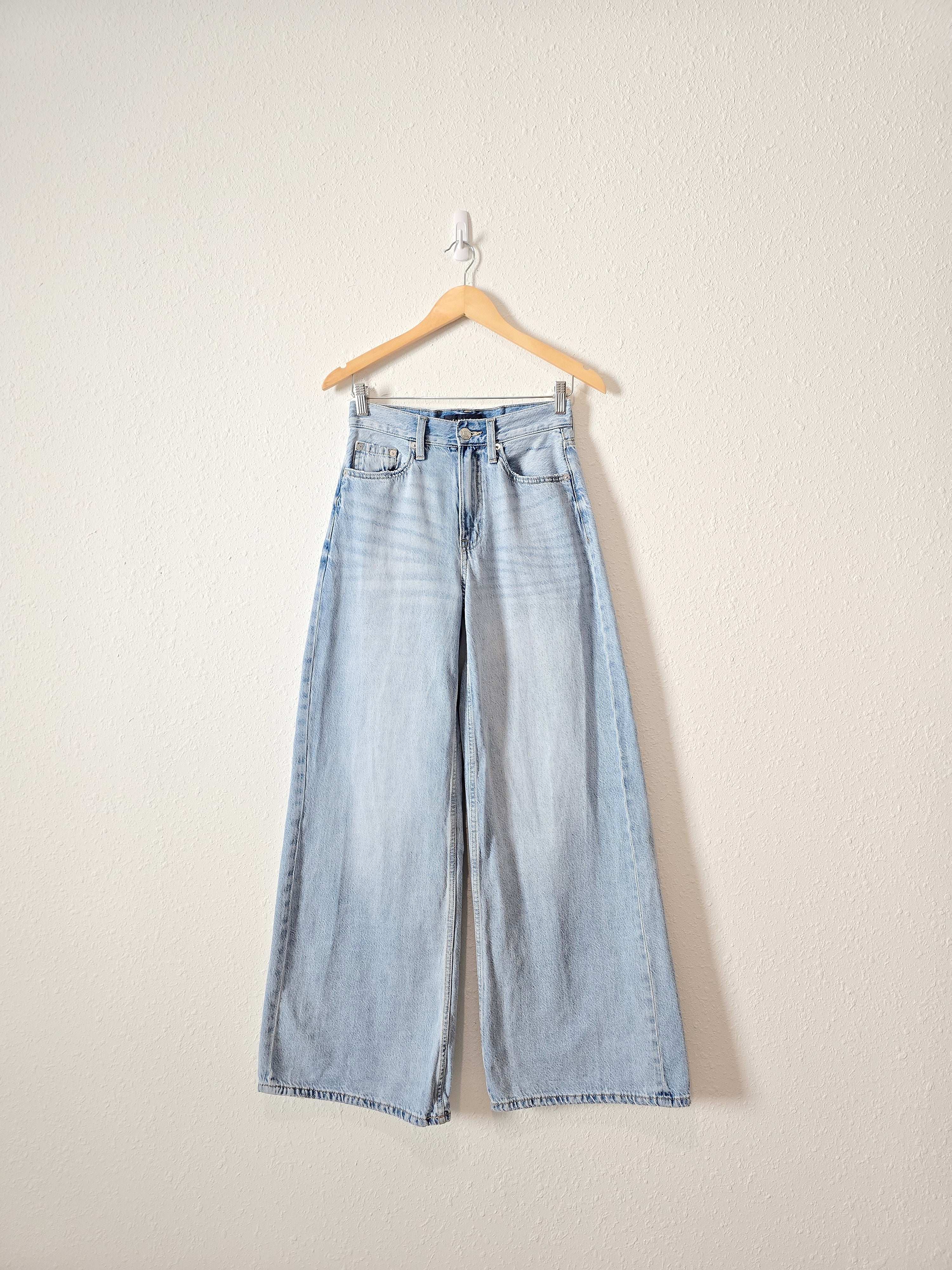 Light Wash Wide Leg Jeans (2)