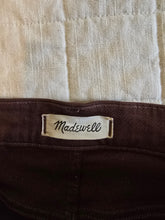 Load image into Gallery viewer, Madewell Brown Kick Out Jeans (26)
