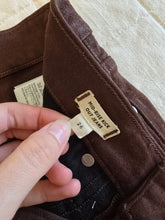 Load image into Gallery viewer, Madewell Brown Kick Out Jeans (26)
