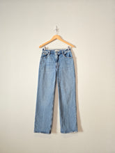 Load image into Gallery viewer, Abercrombie 90s Relaxed Jeans (27/4)
