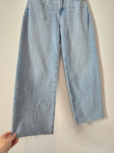 Load image into Gallery viewer, Madewell Perfect Wide Leg Jeans (26)
