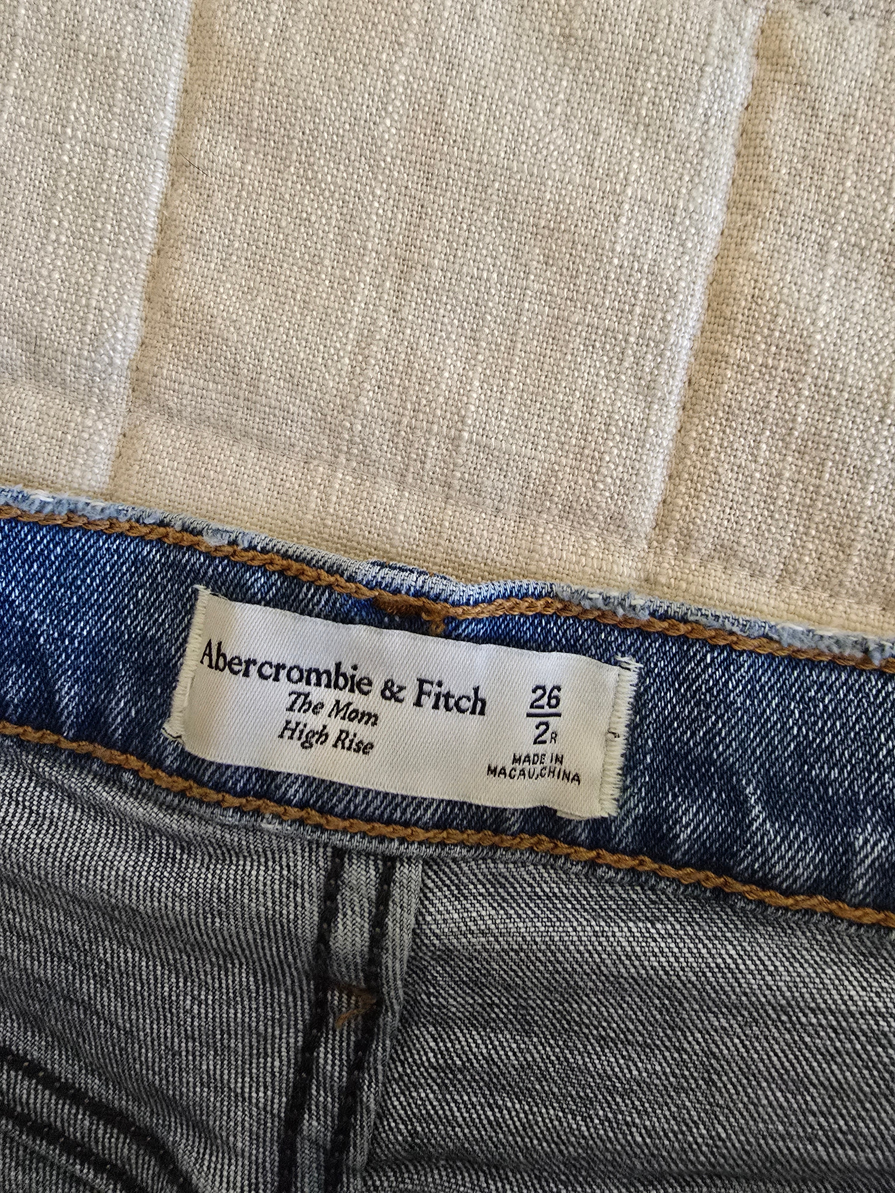 Abercrombie High Rise Mom Jeans (26/2)