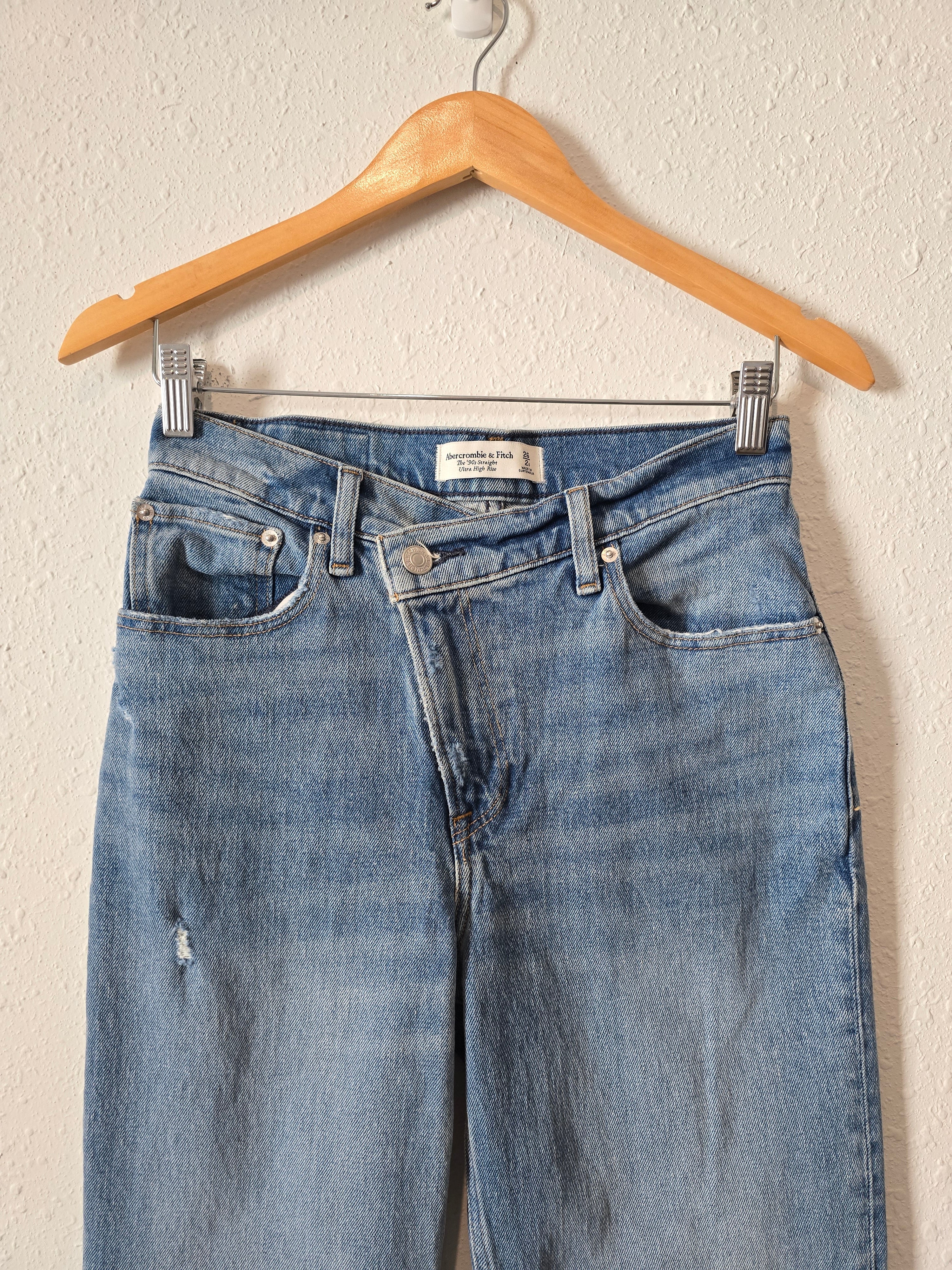 NEW Abercrombie 90s Straight Jeans (26/2 short)