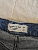 NEW Abercrombie 90s Straight Jeans (26/2 short)