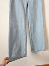 Load image into Gallery viewer, Zara Relaxed Wide Leg Jeans (6)
