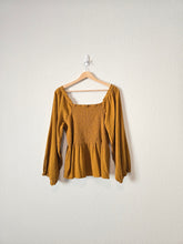 Load image into Gallery viewer, Madewell Smocked Puff Sleeve Top (16)
