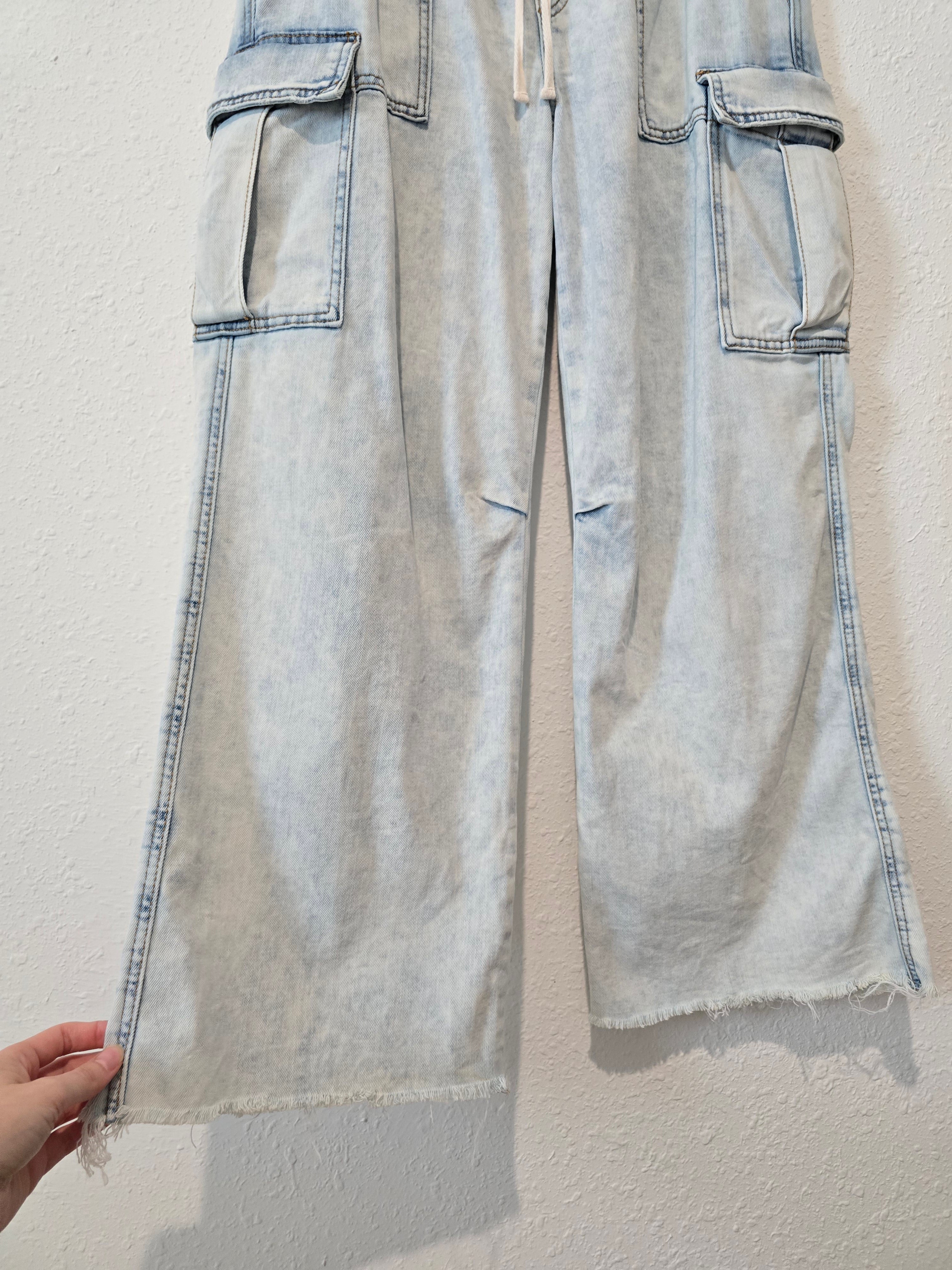 Aerie Wide Leg Cargo Jeans (M)