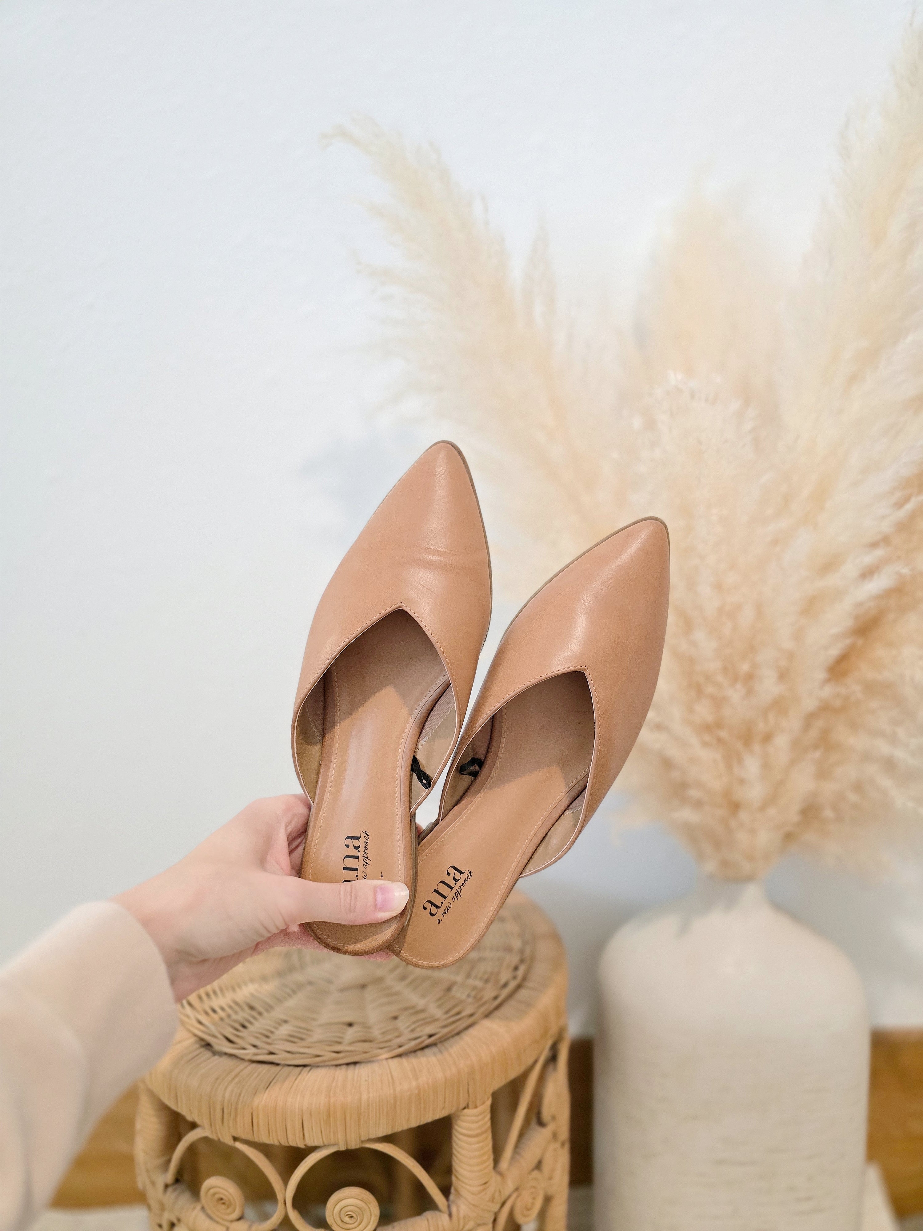 Pointed Toe Slip On Mules (6.5)