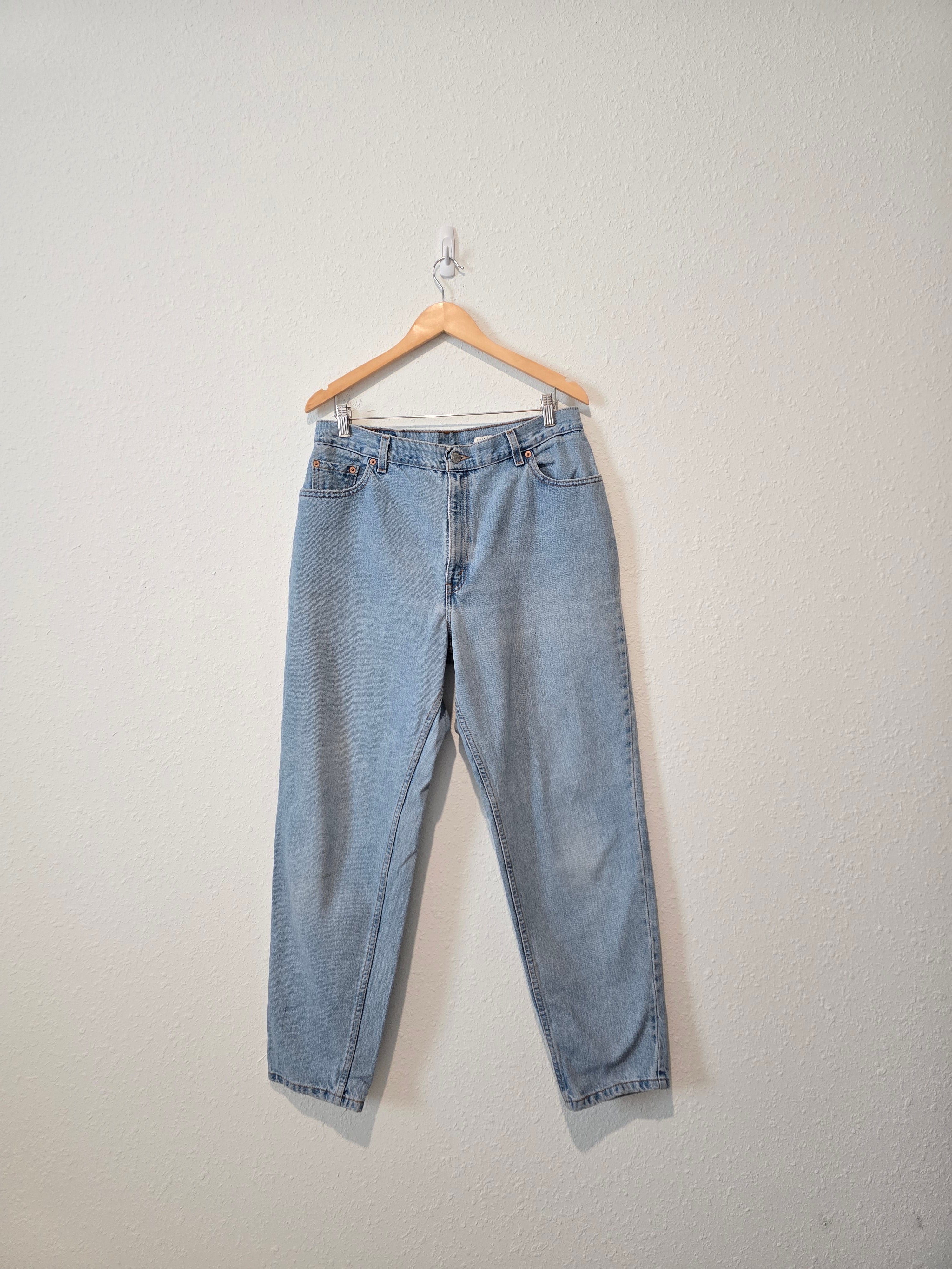 Vintage Levi's Light Wash Jeans (32)