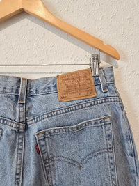 Vintage Levi's Light Wash Jeans (32)