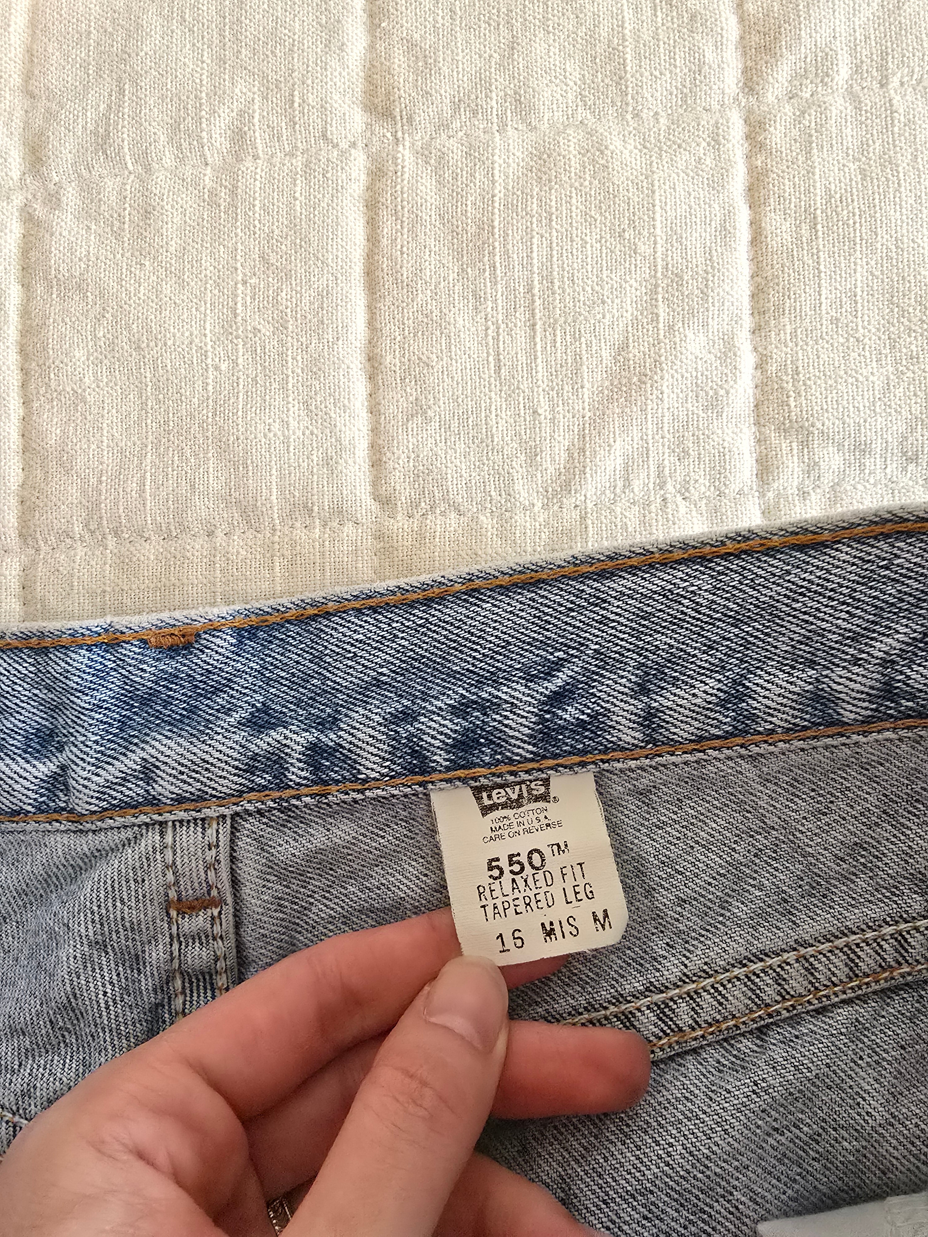 Vintage Levi's Light Wash Jeans (32)