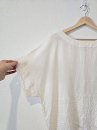 White Linen Embroidered Tee (18P)