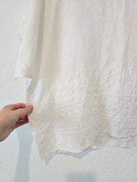 White Linen Embroidered Tee (18P)