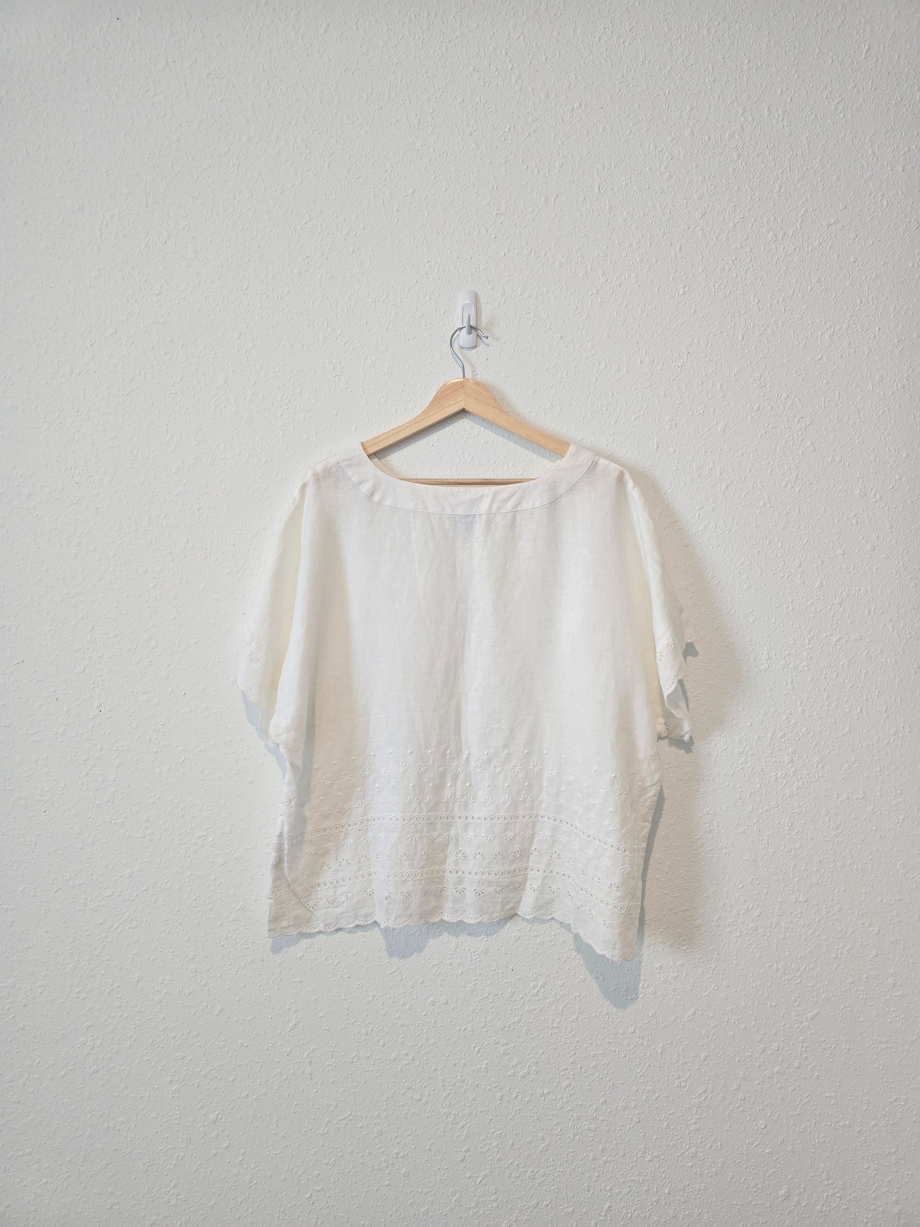 White Linen Embroidered Tee (18P)