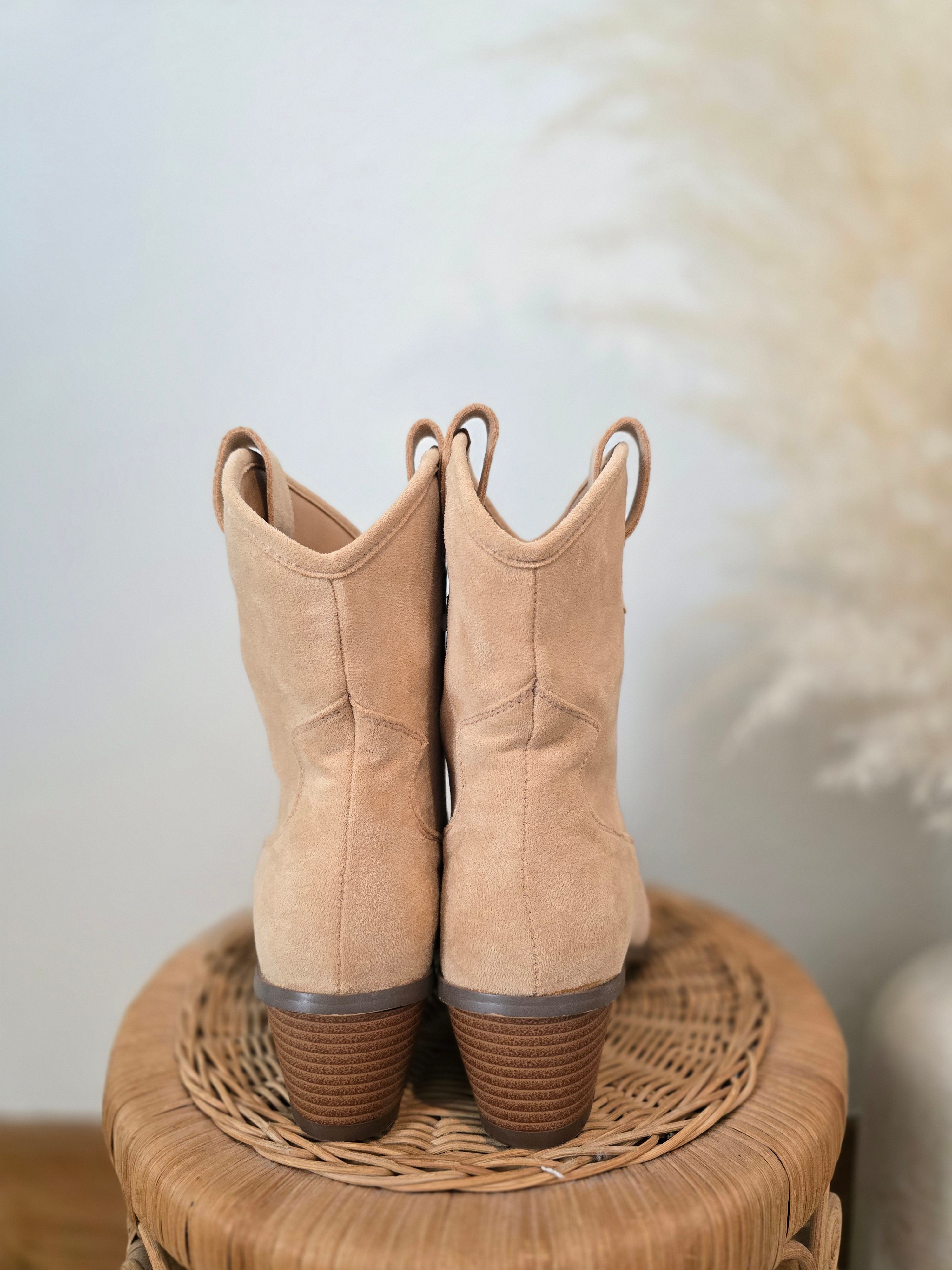 Neutral Western Booties (8.5)