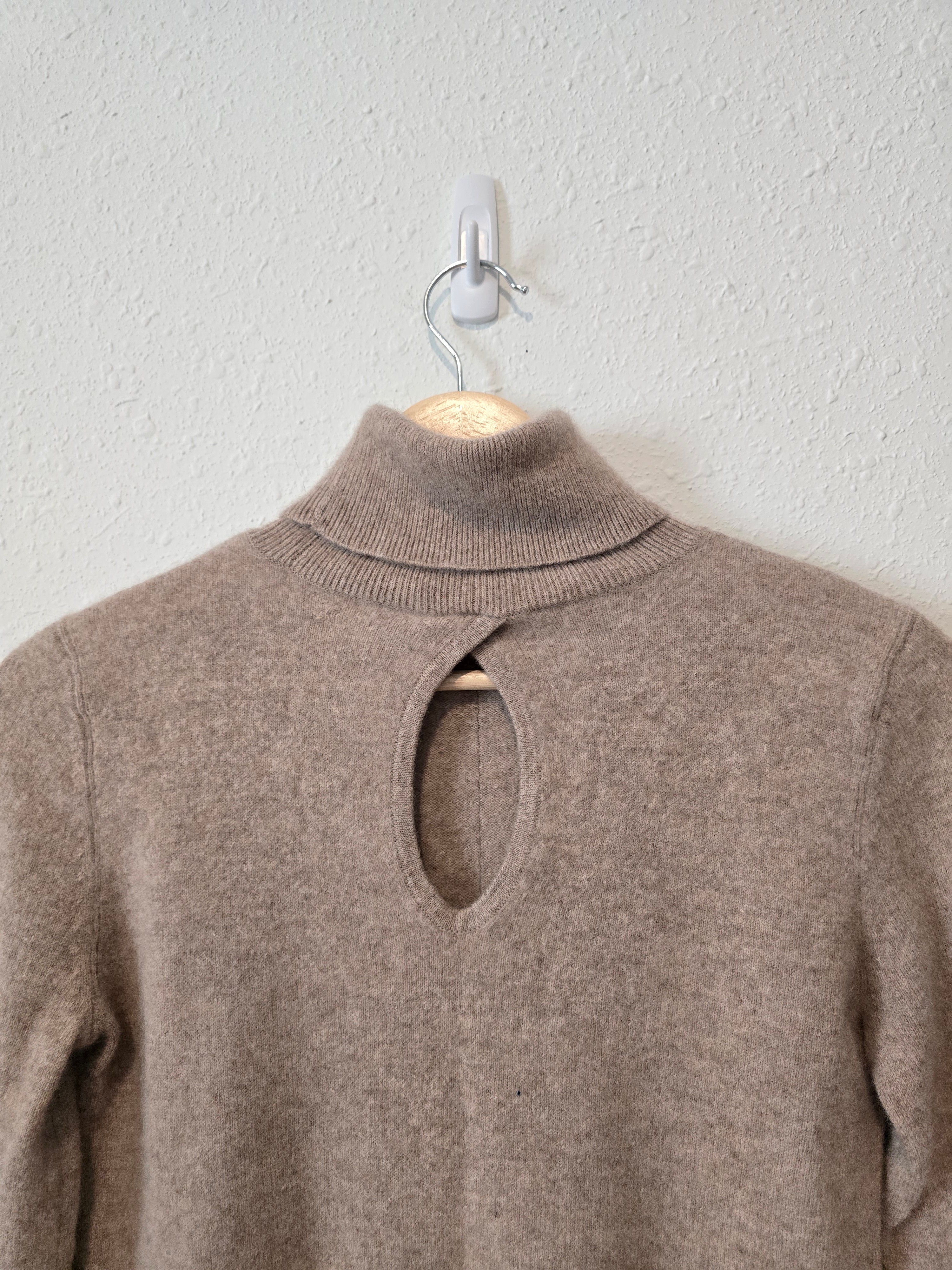 Club Monaco Cashmere Turtleneck Sweater (XS)