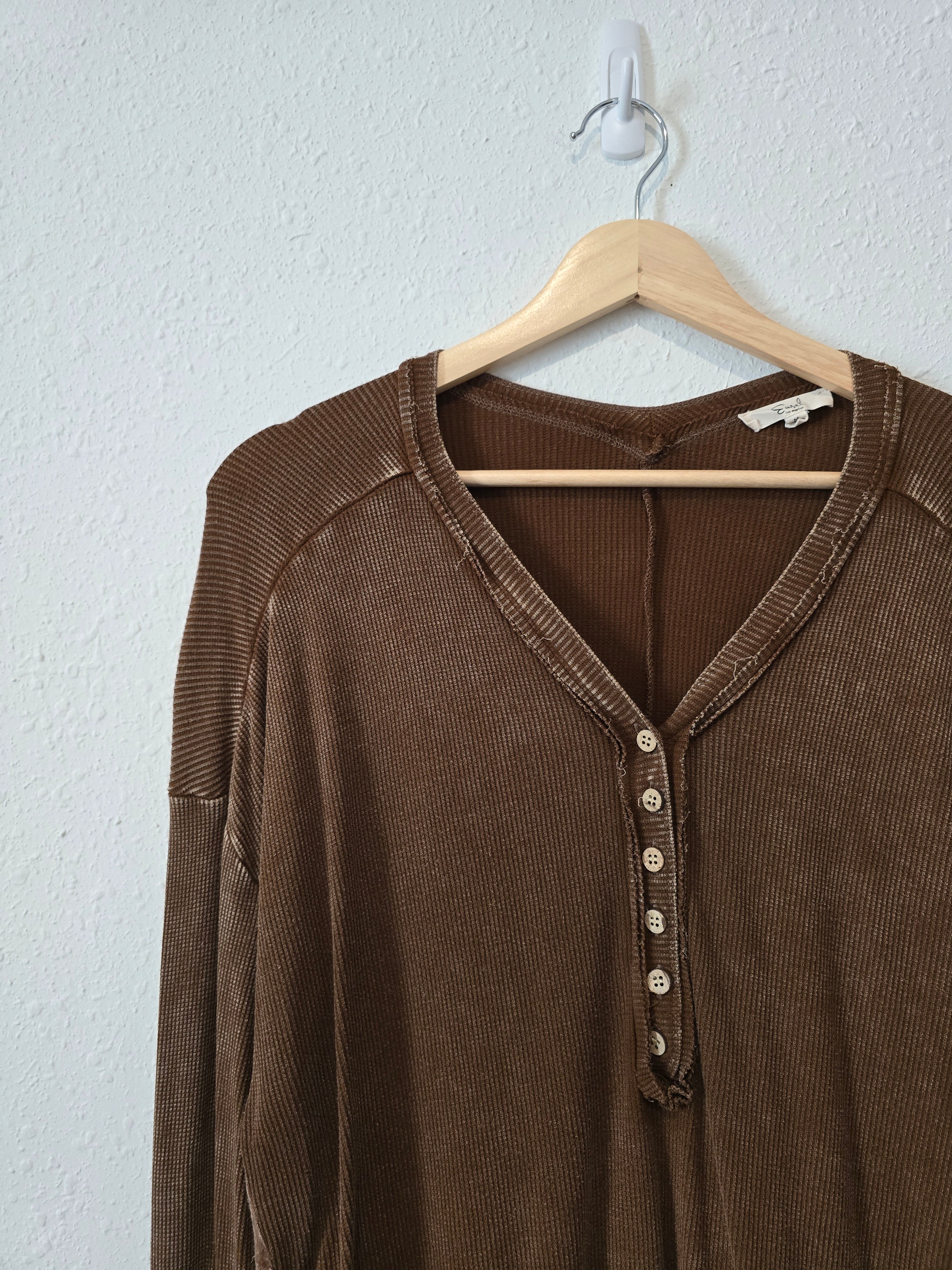 Easel Brown Henley Tee (M)