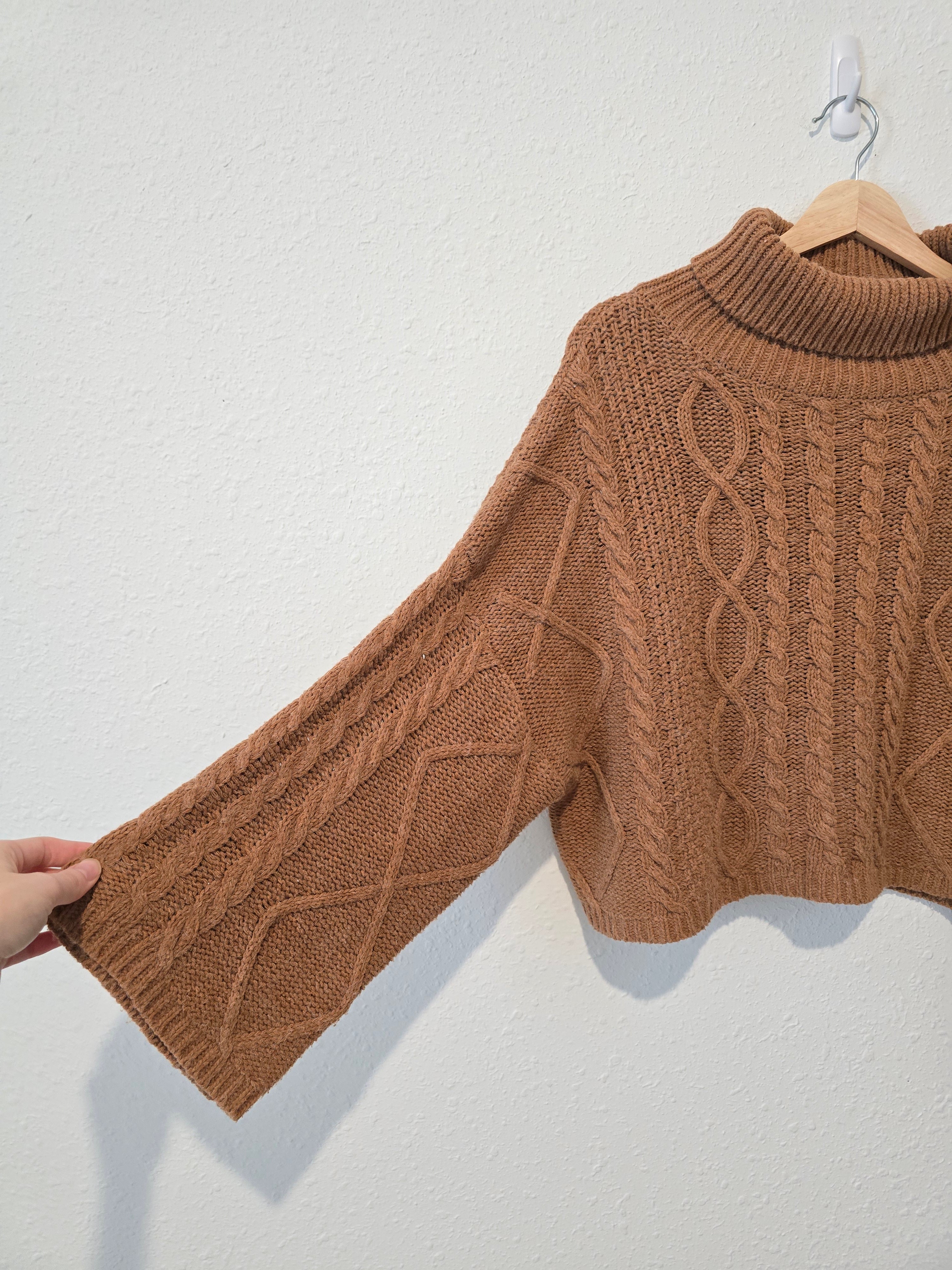 Lulus Cable Knit Turtleneck Sweater (M)