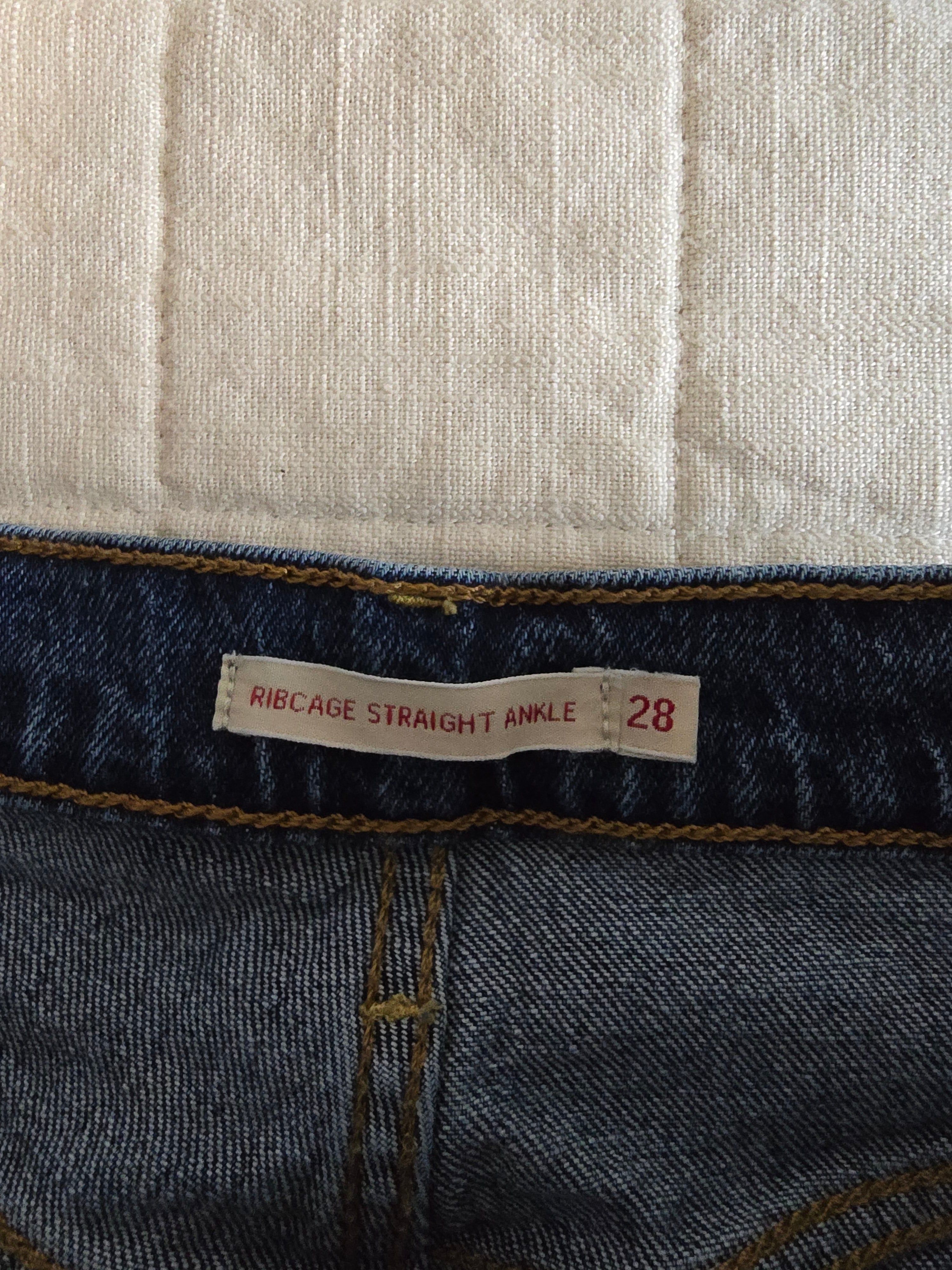 Levi's Ribcage Straight Jeans (28)