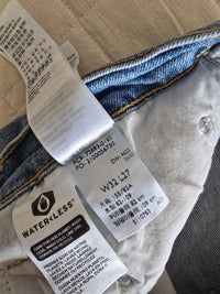 Levi's Ribcage Straight Jeans (32)