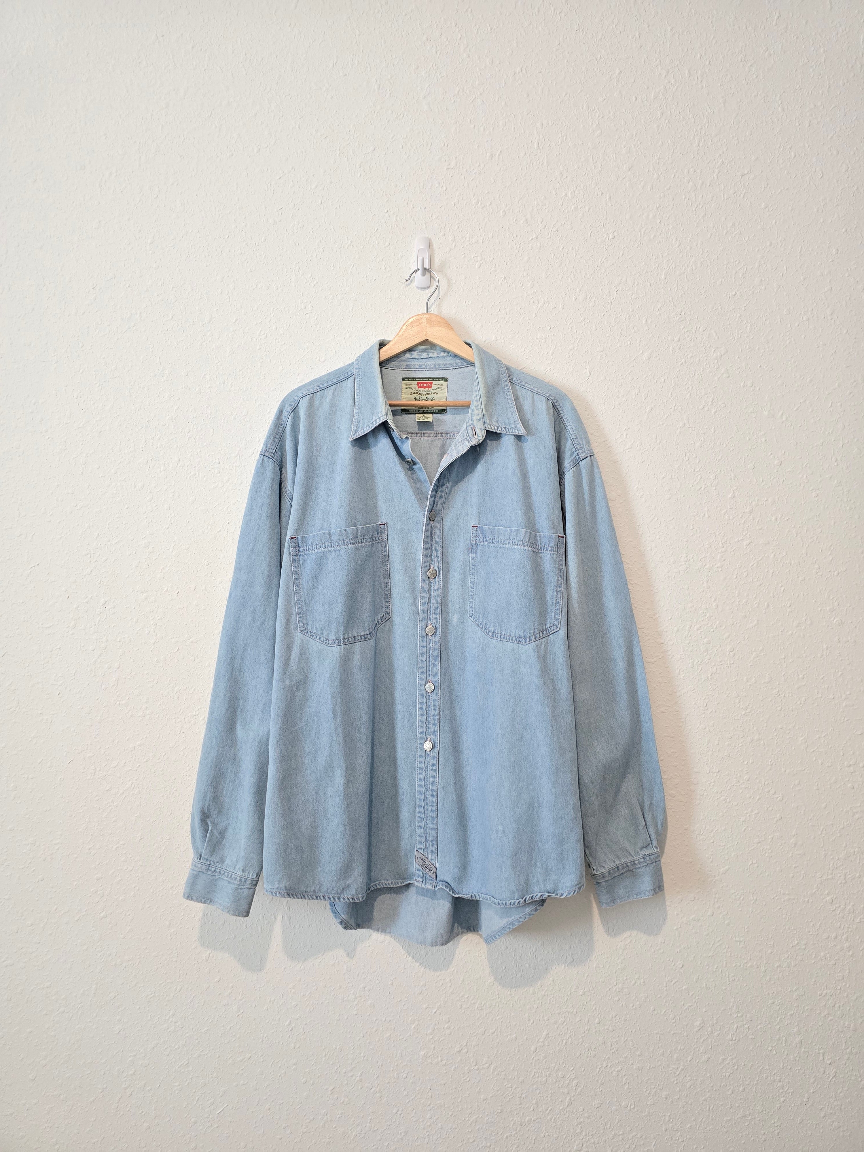 Vintage Levi's Denim Button Up (XL)