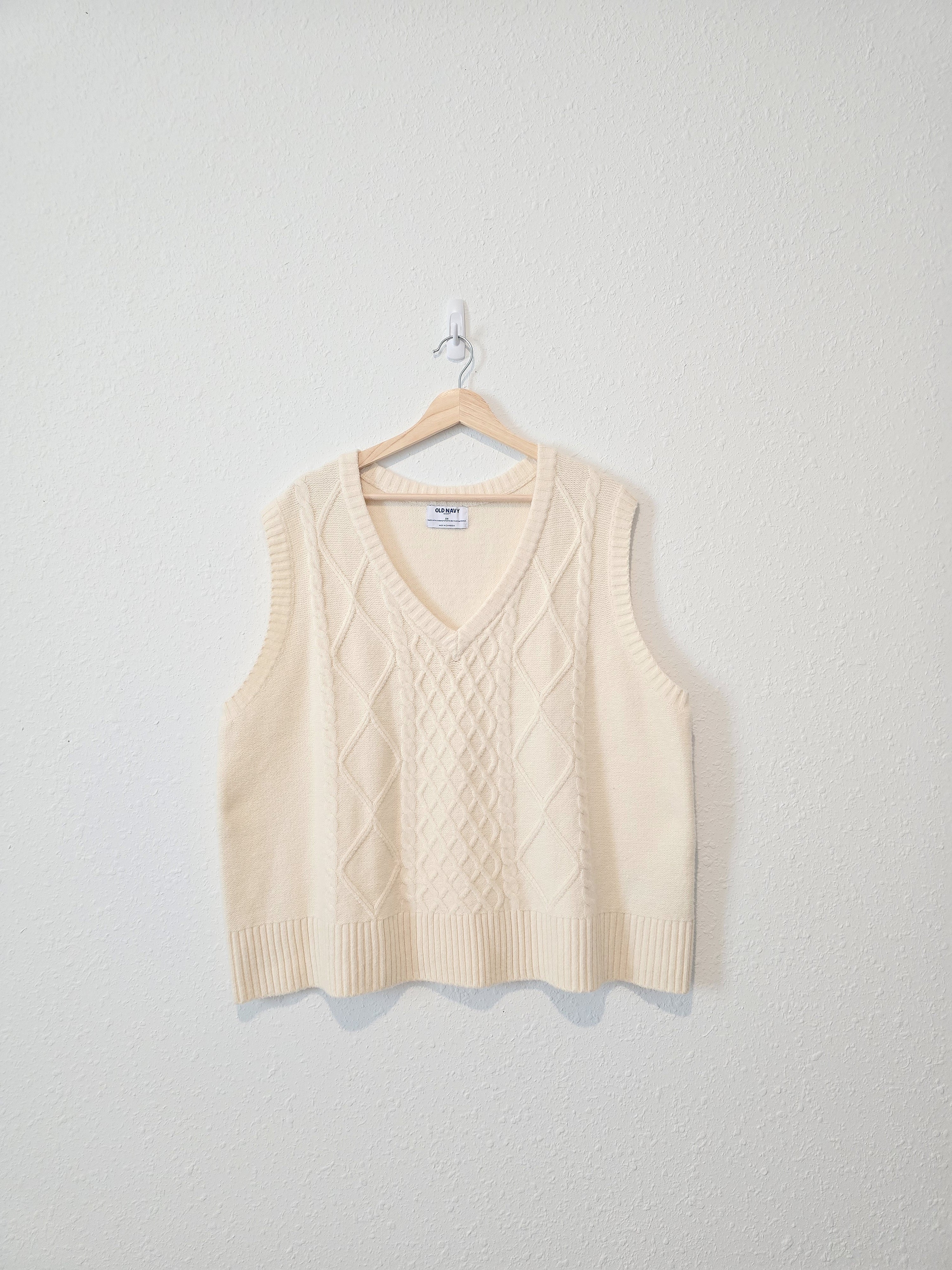 Cable Knit Sweater Vest (2X)