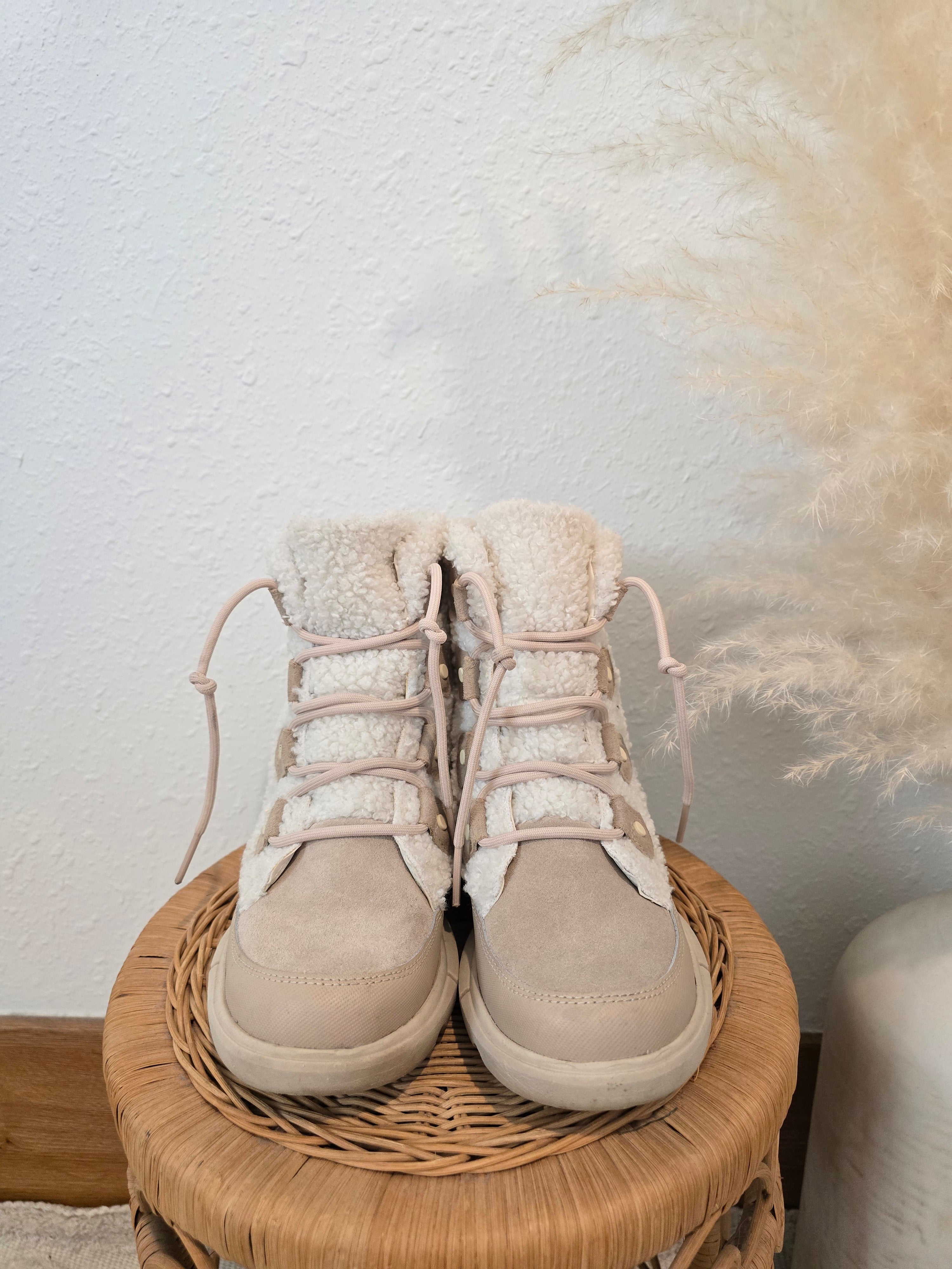 Sorel Cozy Sherpa Booties (6)