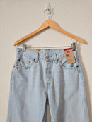 NEW Levi's Light Wash Jeans (28)
