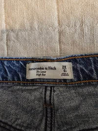 Abercrombie High Rise Loose Jeans (28/6)
