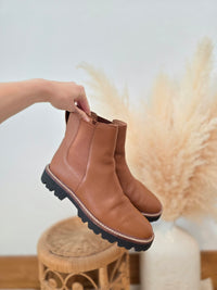 Madewell Leather Chelsea Boots (9)