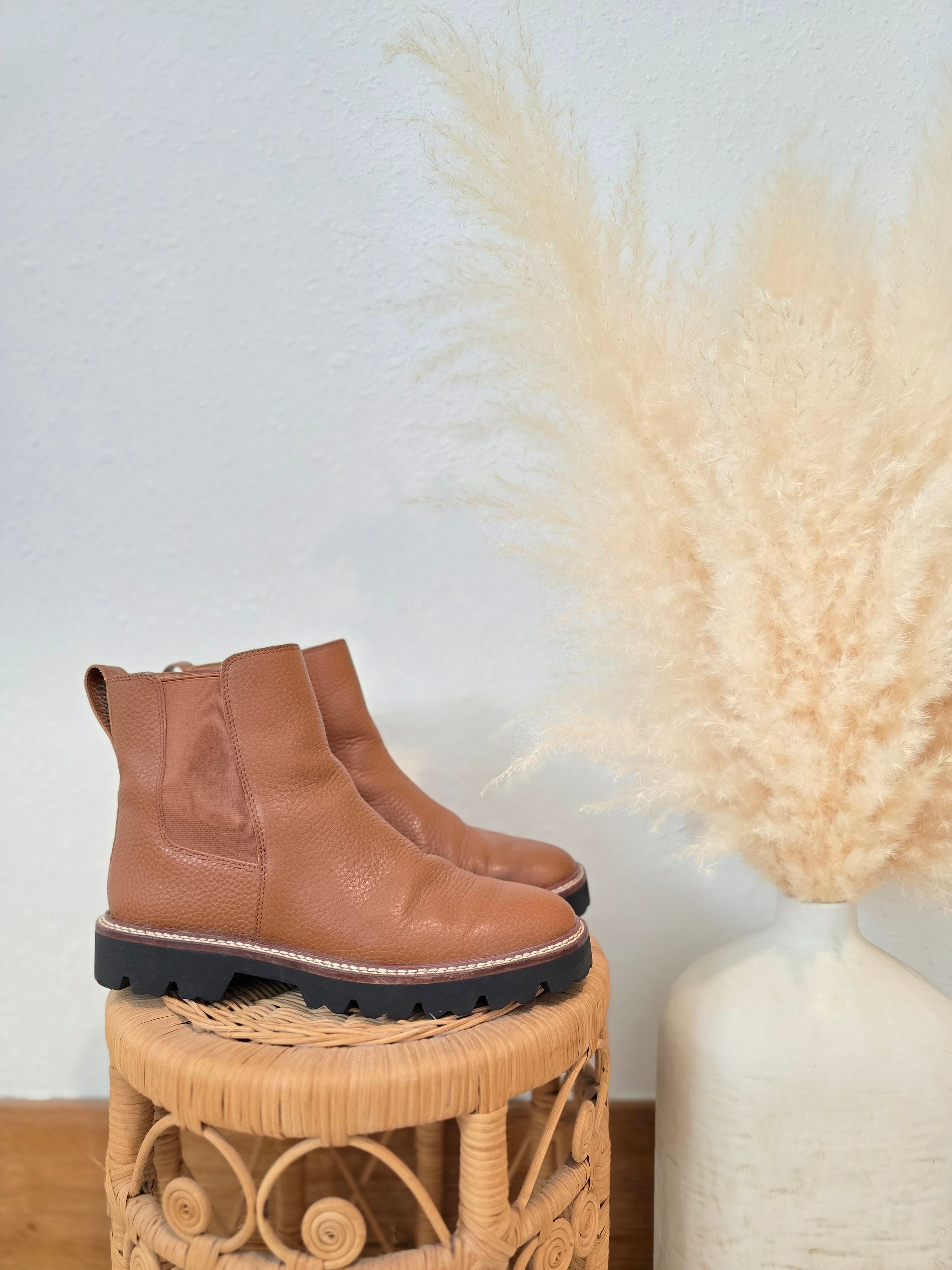 Madewell Leather Chelsea Boots (9)