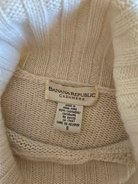 Vintage Cashmere Turtleneck Sweater (S)