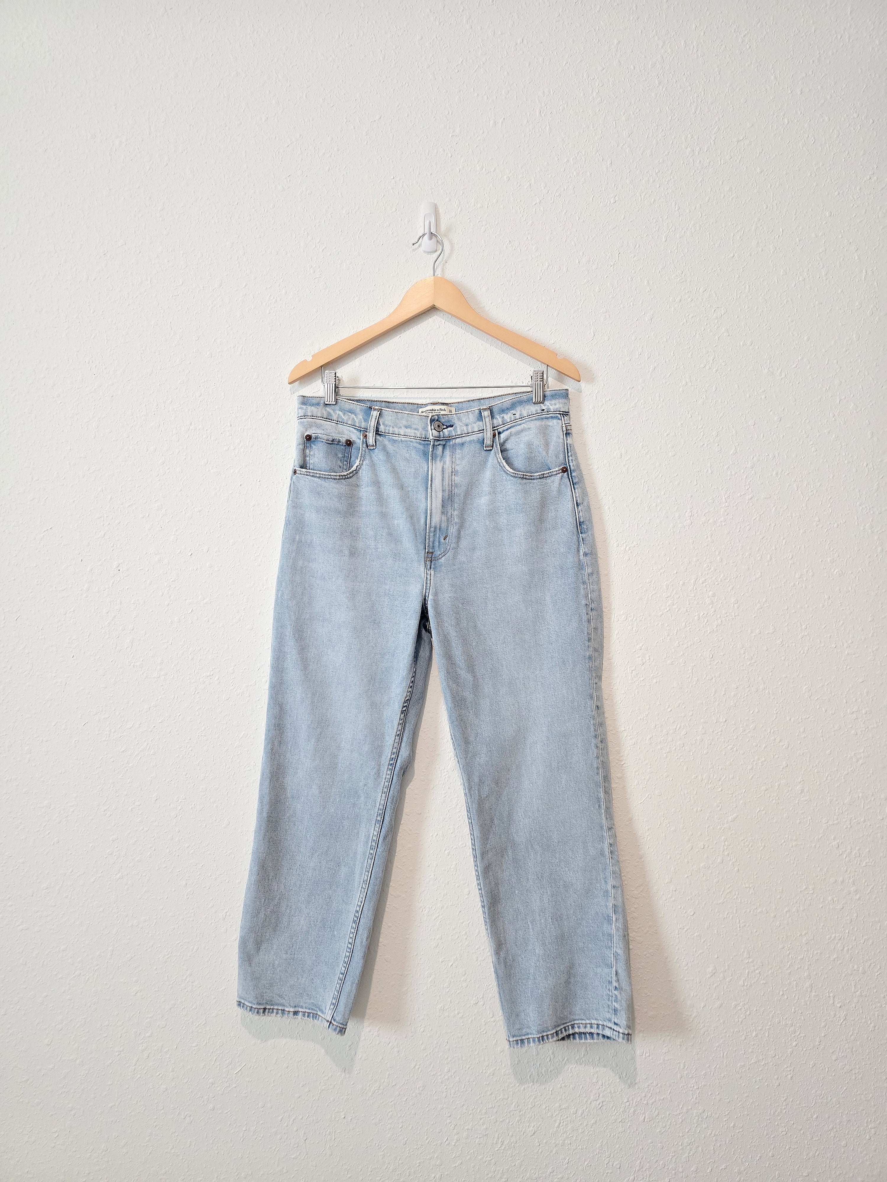 NEW Abercrombie Straight Jeans (31/12)