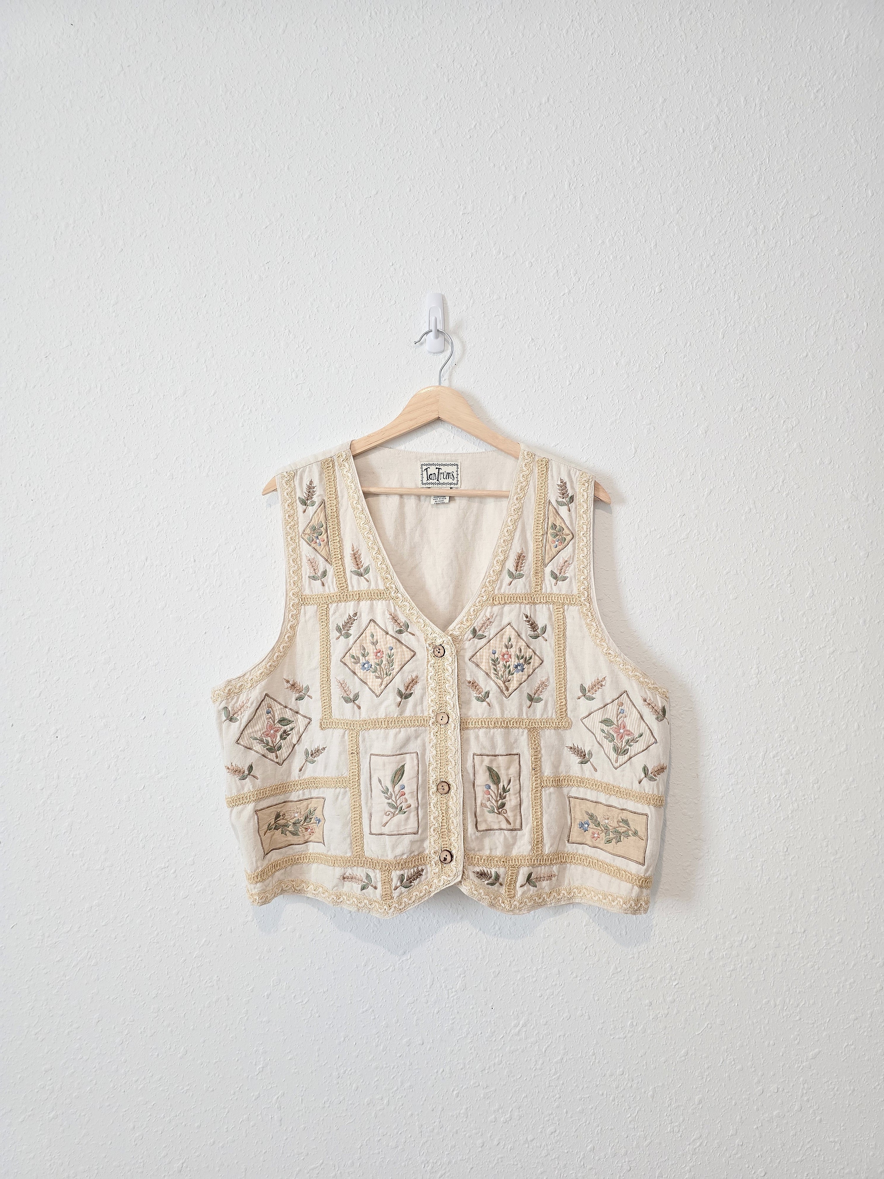 Vintage Floral Embroidered Vest (1X)
