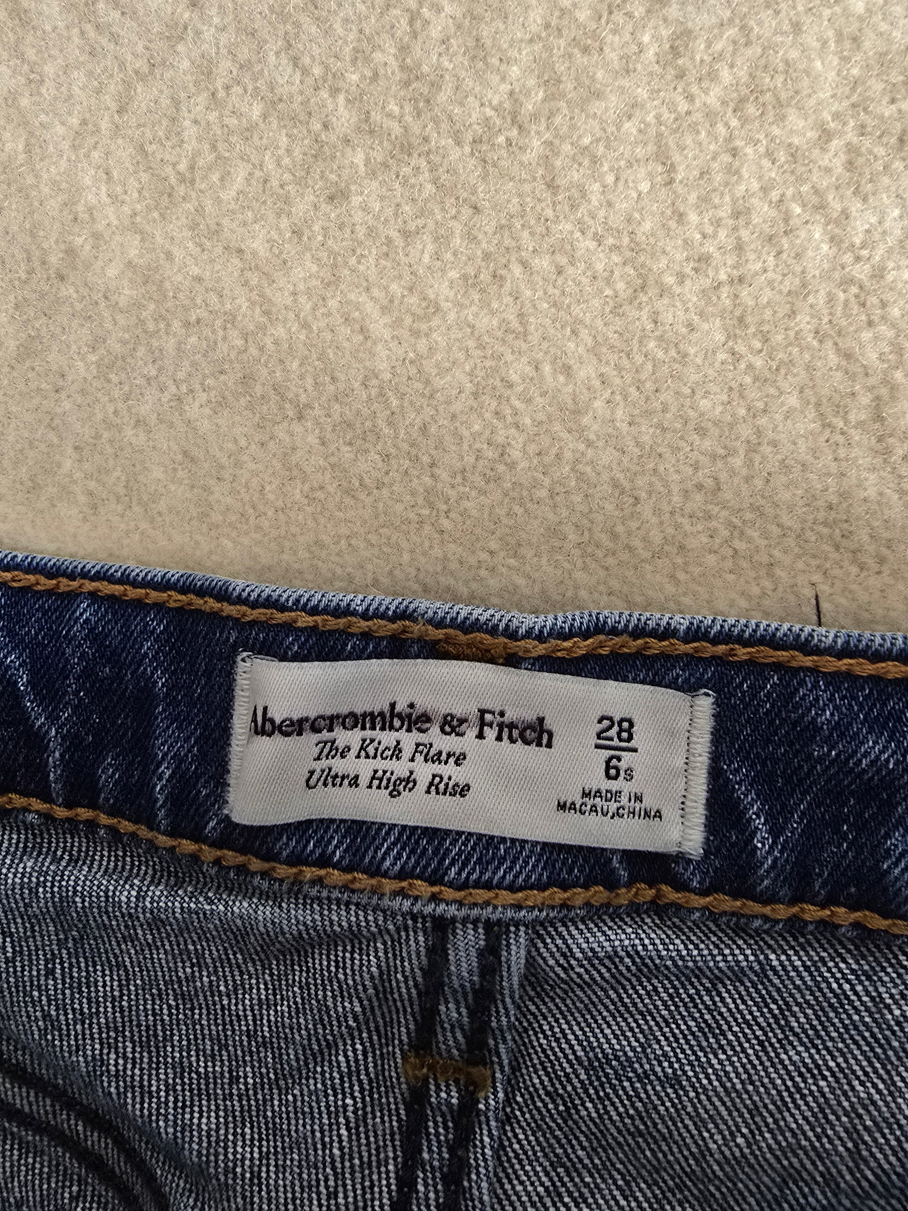 Abercrombie High Rise Kick Flare Jeans (28/6s)