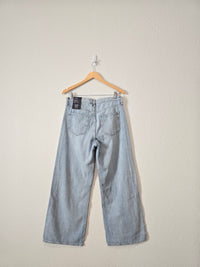 NEW Light Wash Wide Leg Jeans (10/30)