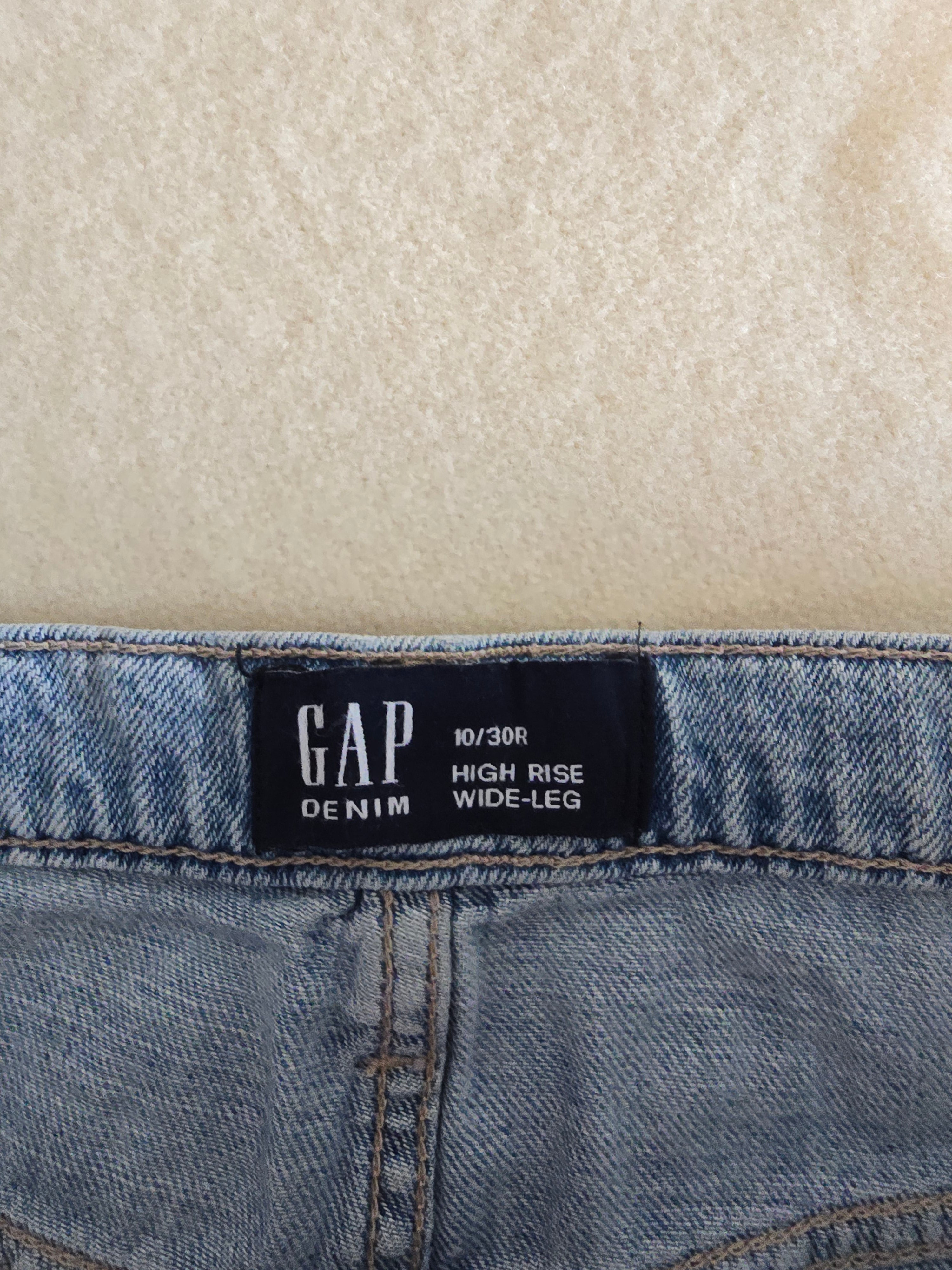 NEW Light Wash Wide Leg Jeans (10/30)