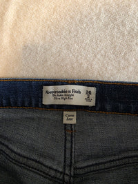 Abercrombie High Rise Ankle Straight Jeans (26/2)