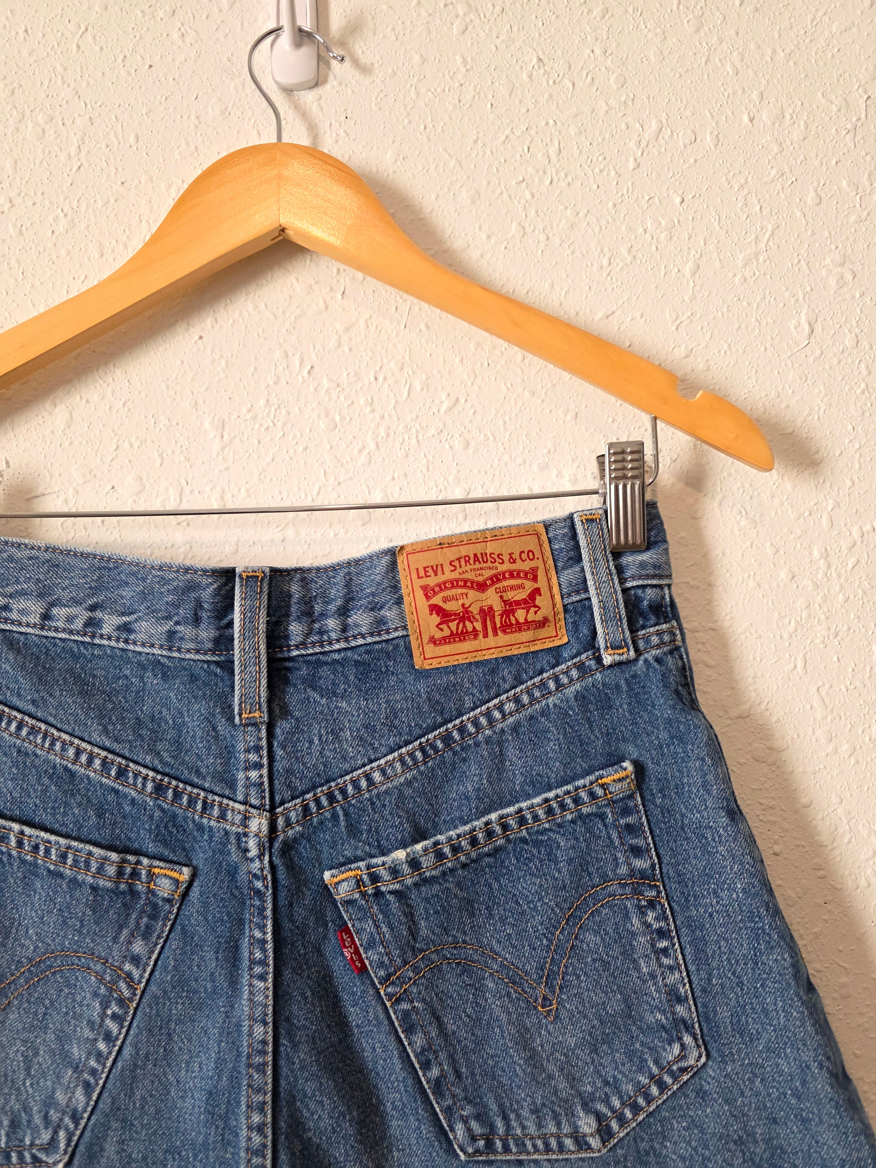 Levi's High Waisted Mom Shorts (26)