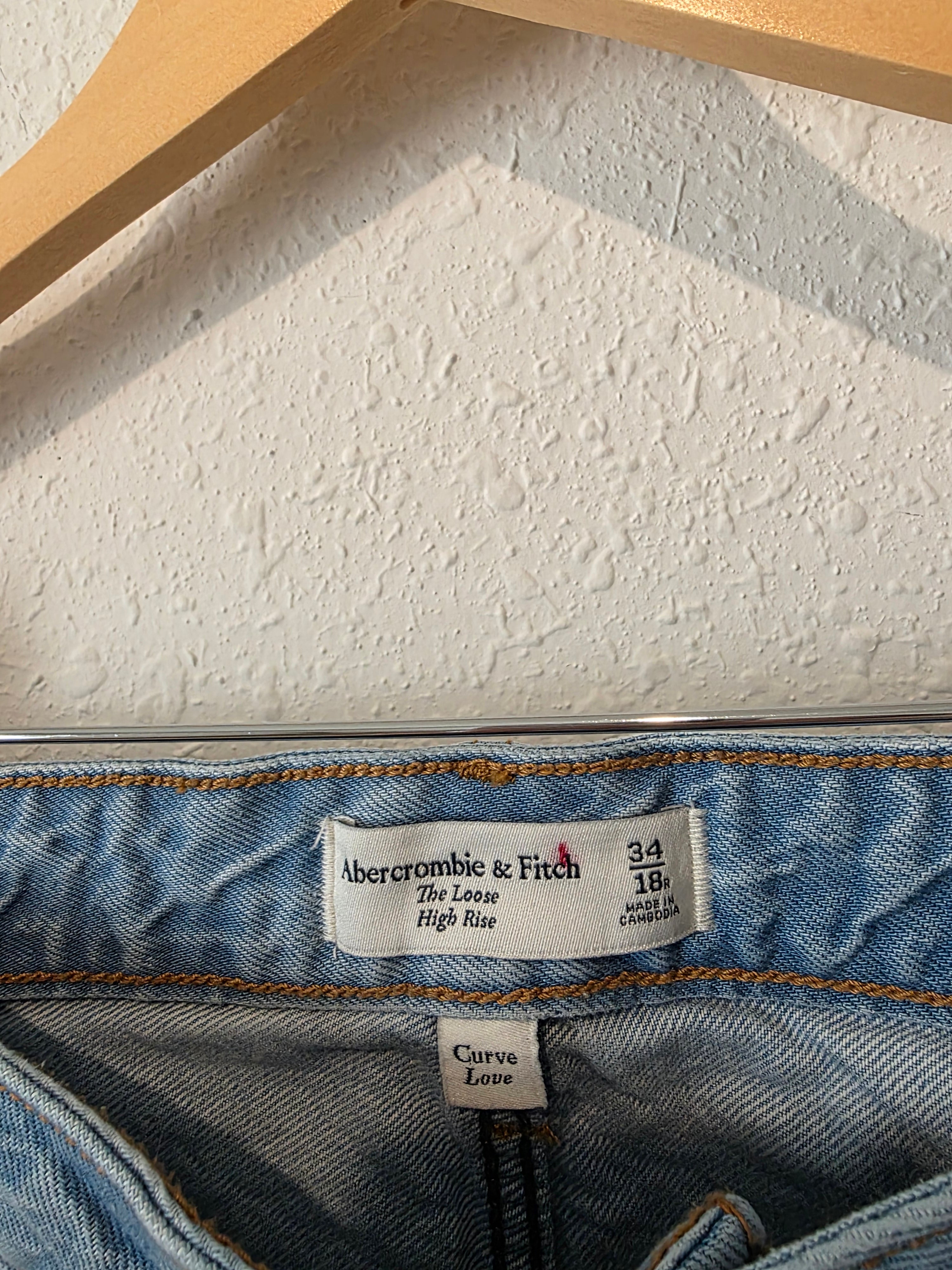 Abercrombie Light Wash Loose Jeans (34/18)