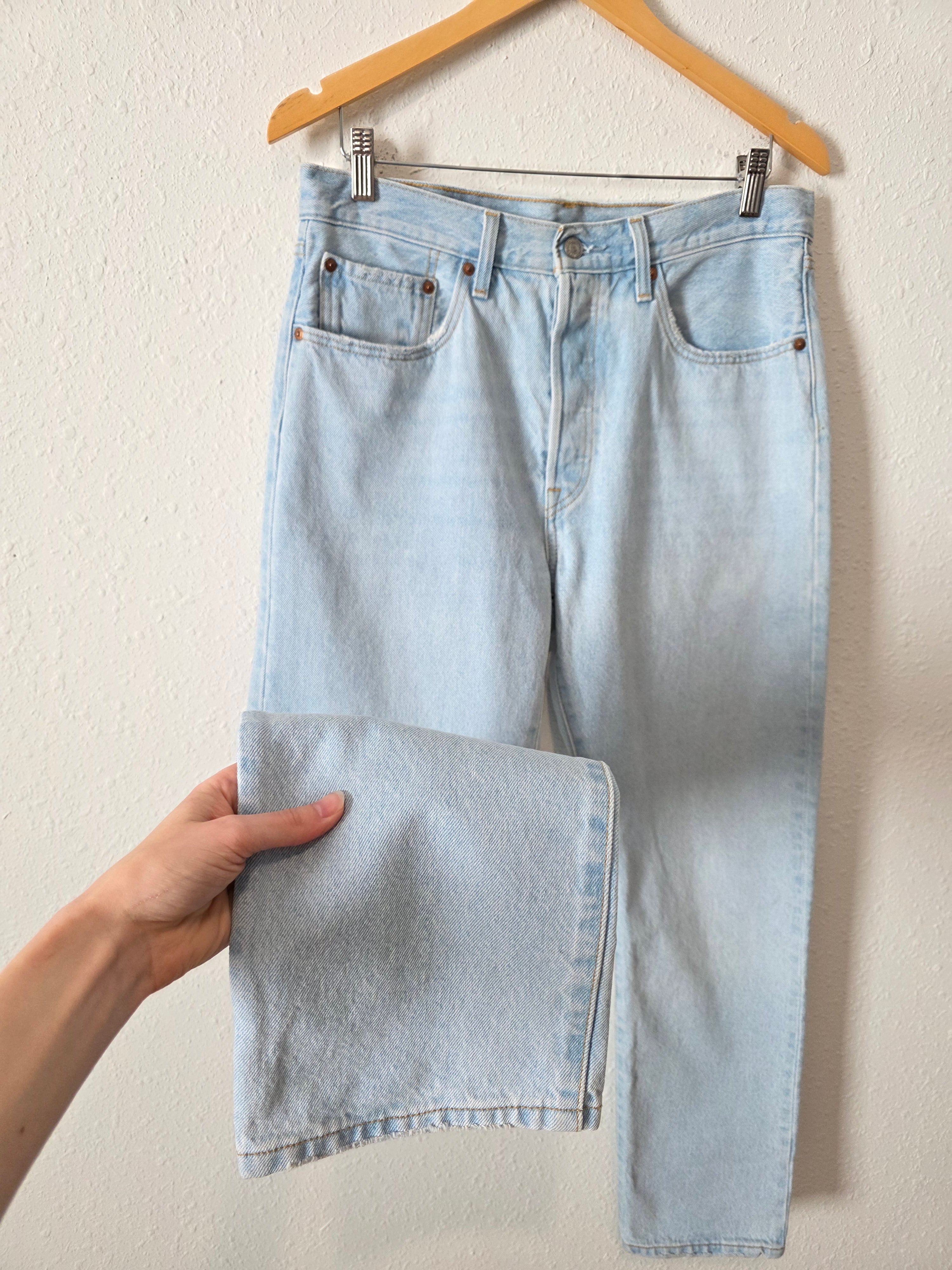 Levi's Light Wash Straight Jeans (30)