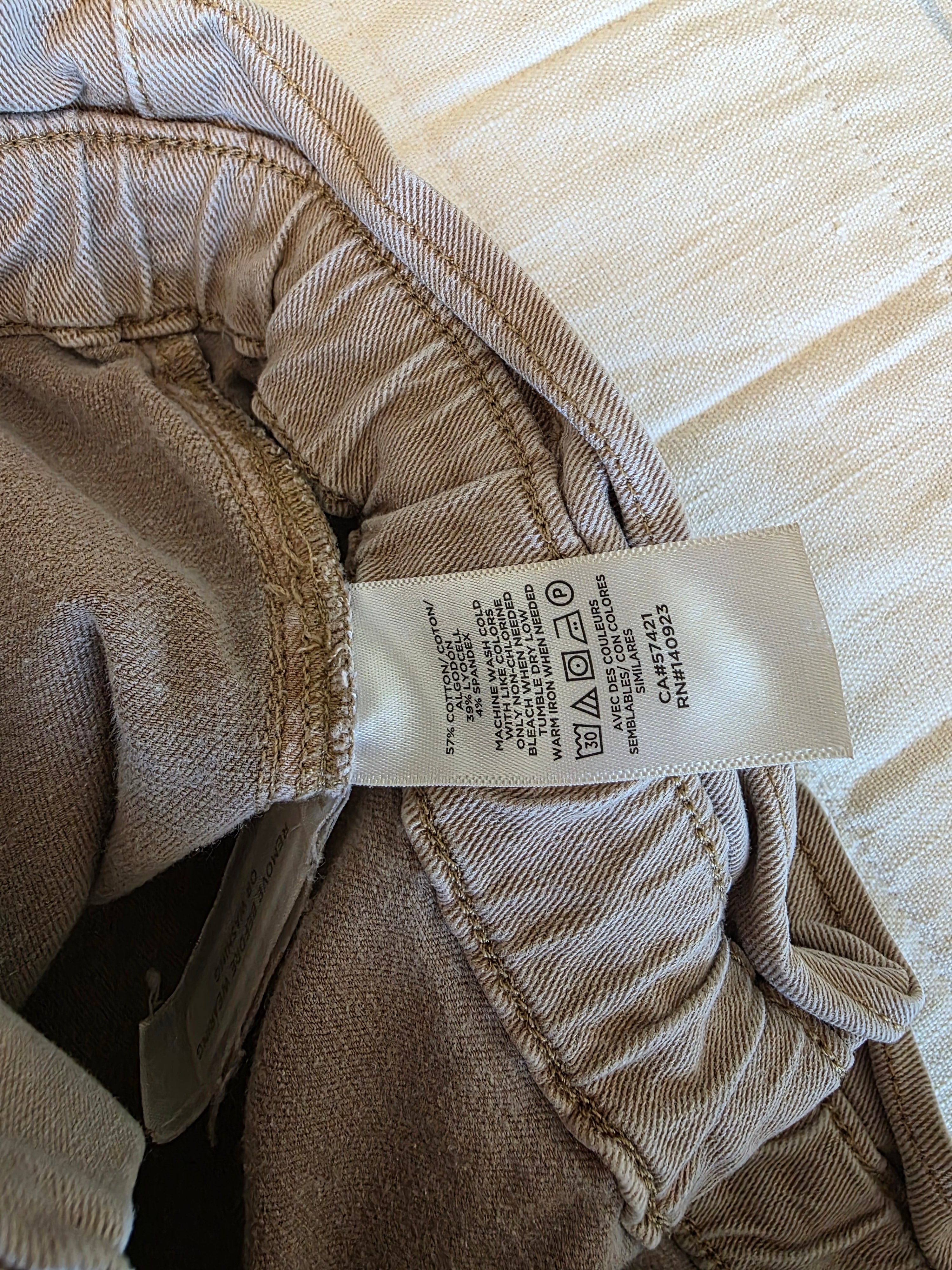 Loft Neutral Belted Shorts (M)