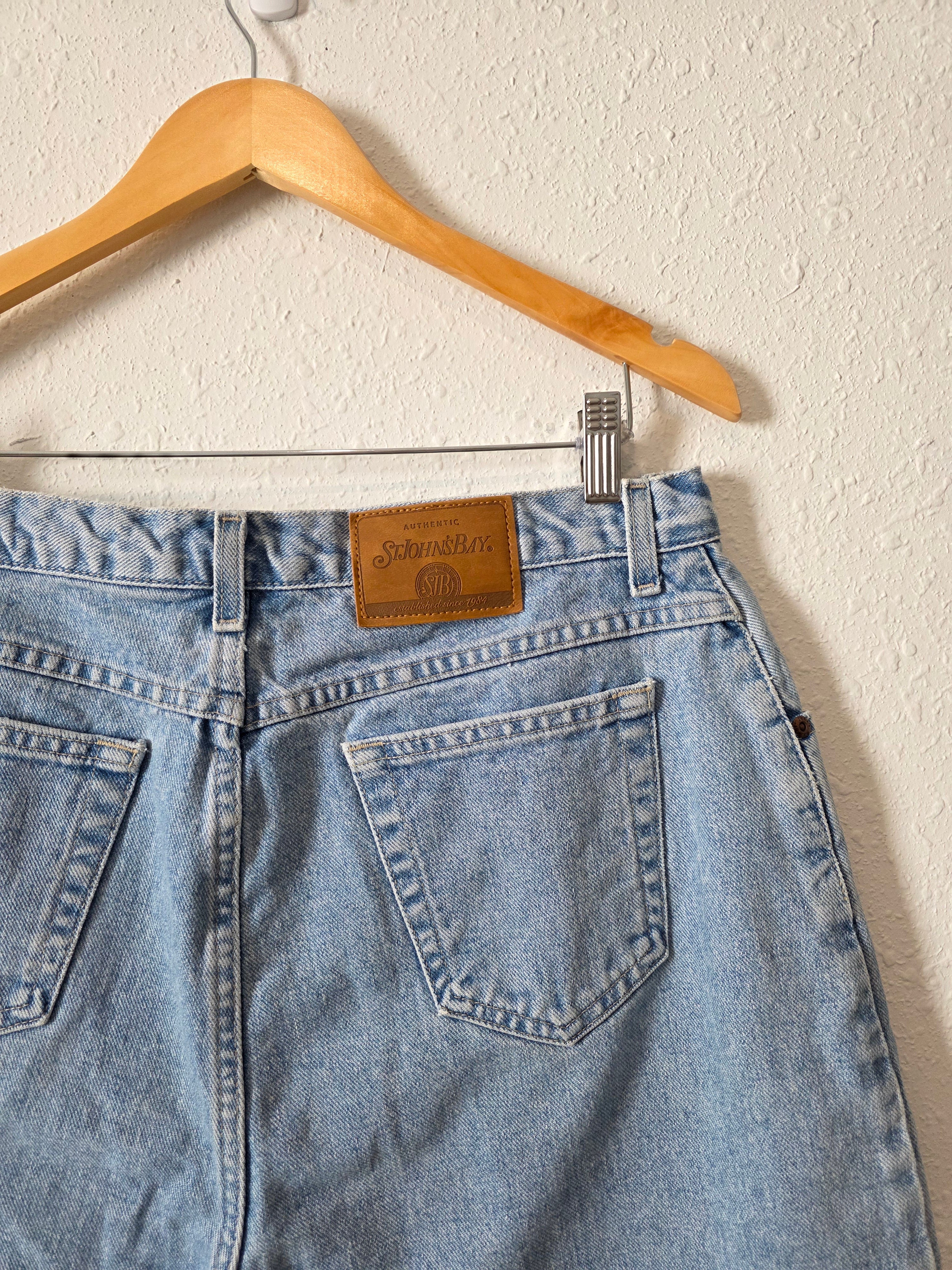 Vintage Relaxed Denim Shorts (32)