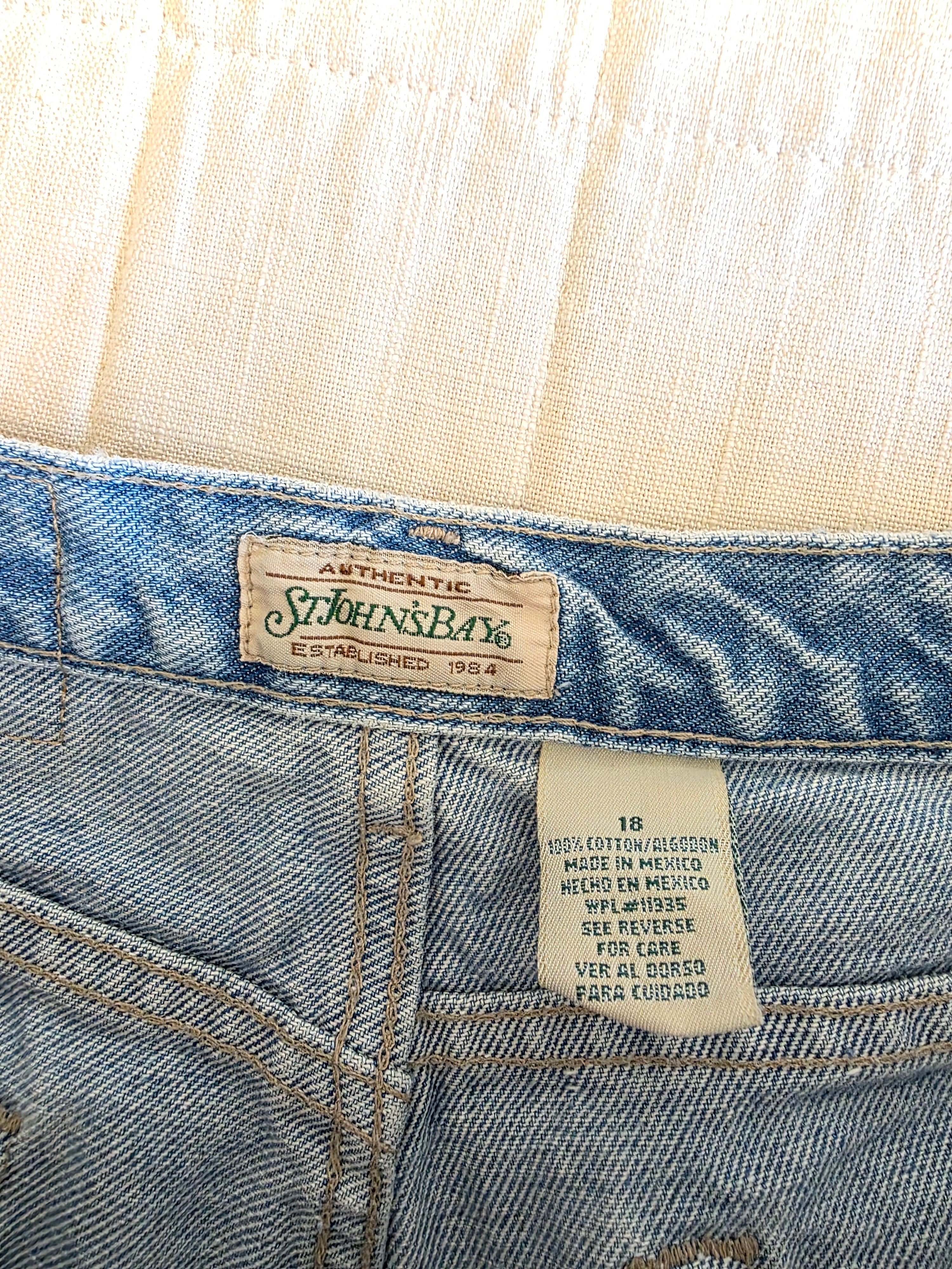 Vintage Relaxed Denim Shorts (32)