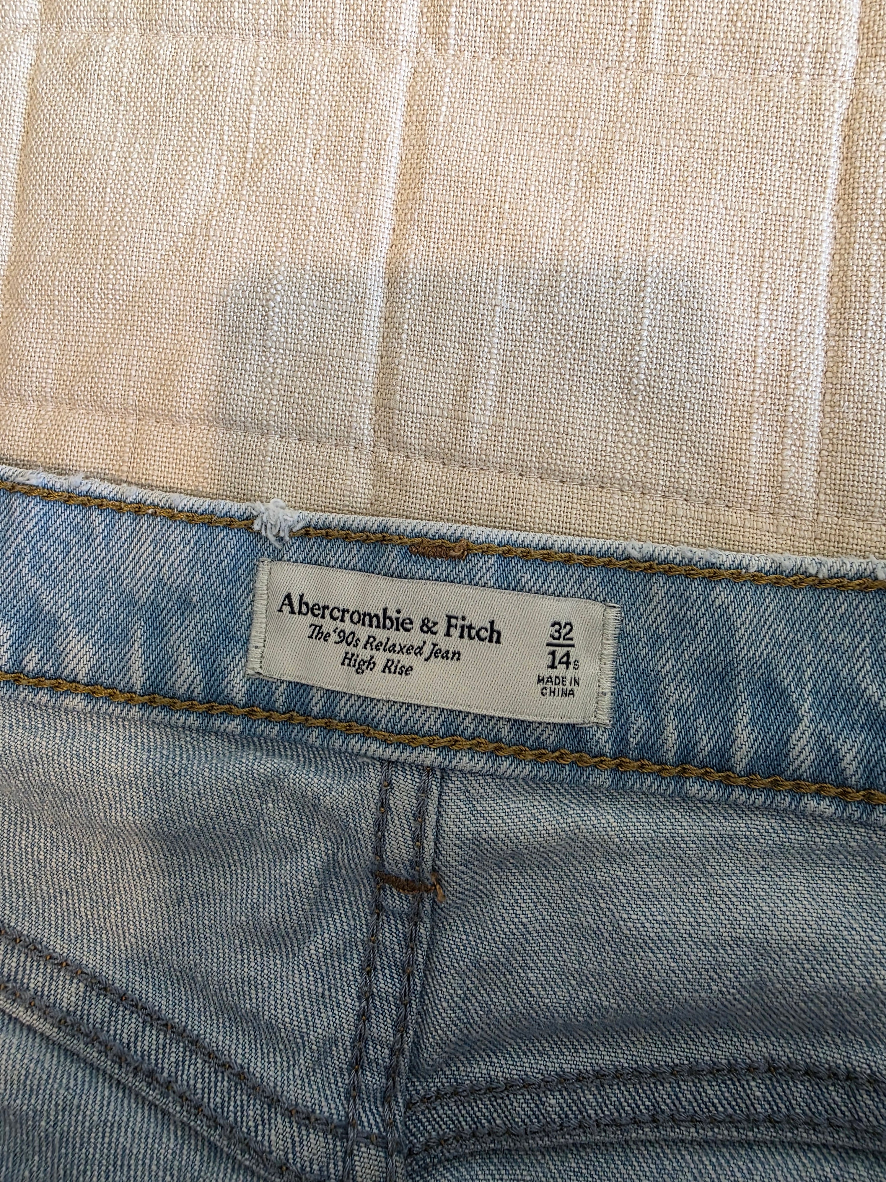 Abercrombie 90s Relaxed Jeans (32/14)
