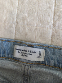 Abercrombie 90s Relaxed Jeans (32/14L)