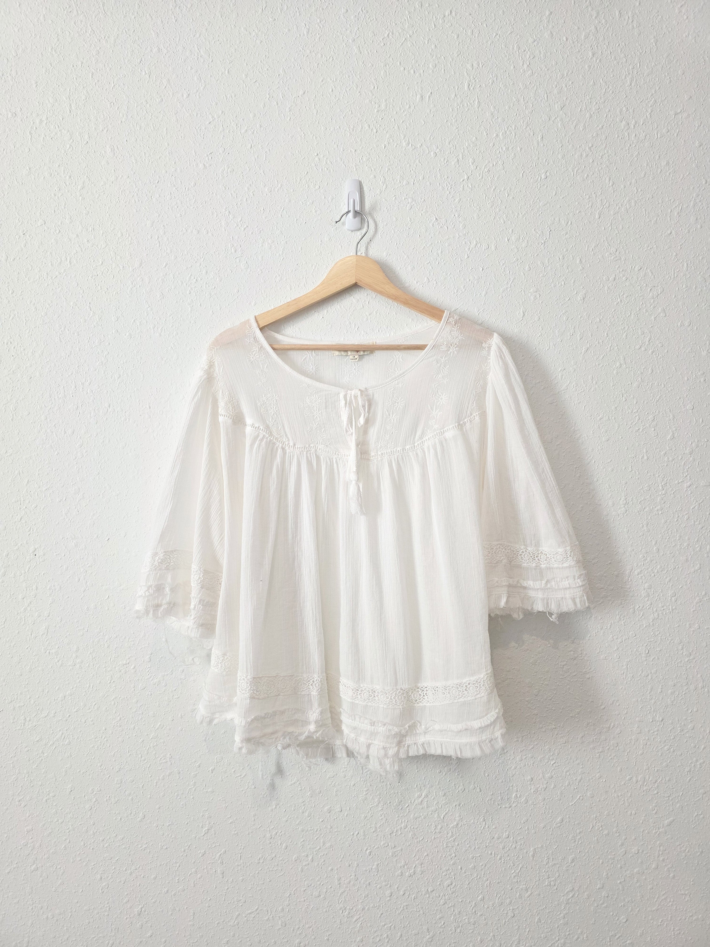 Embroidered Flutter Sleeve Blouse (1X)