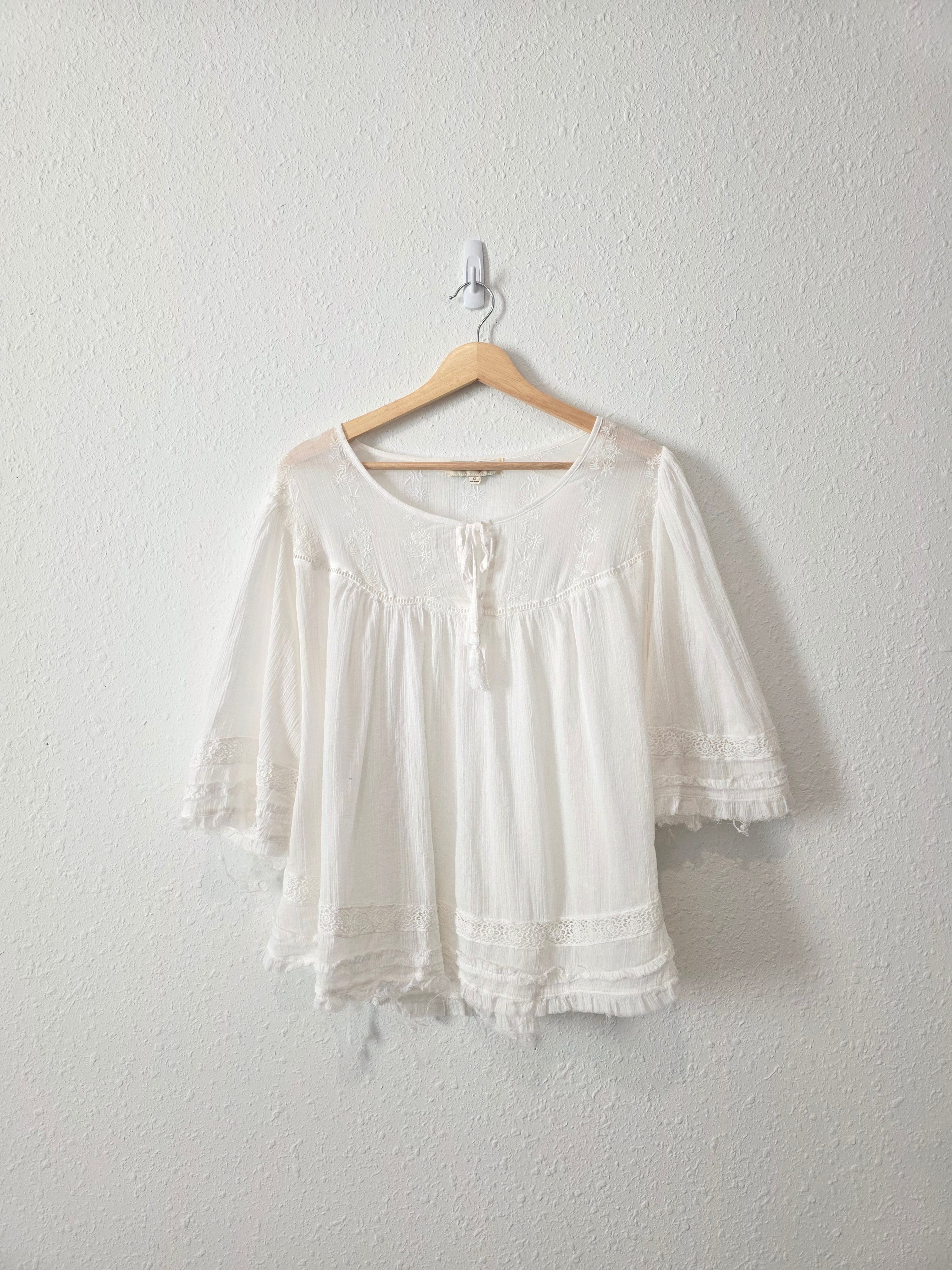 Embroidered Flutter Sleeve Blouse (1X)