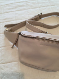 Mandrn Remy Crossbody Bag