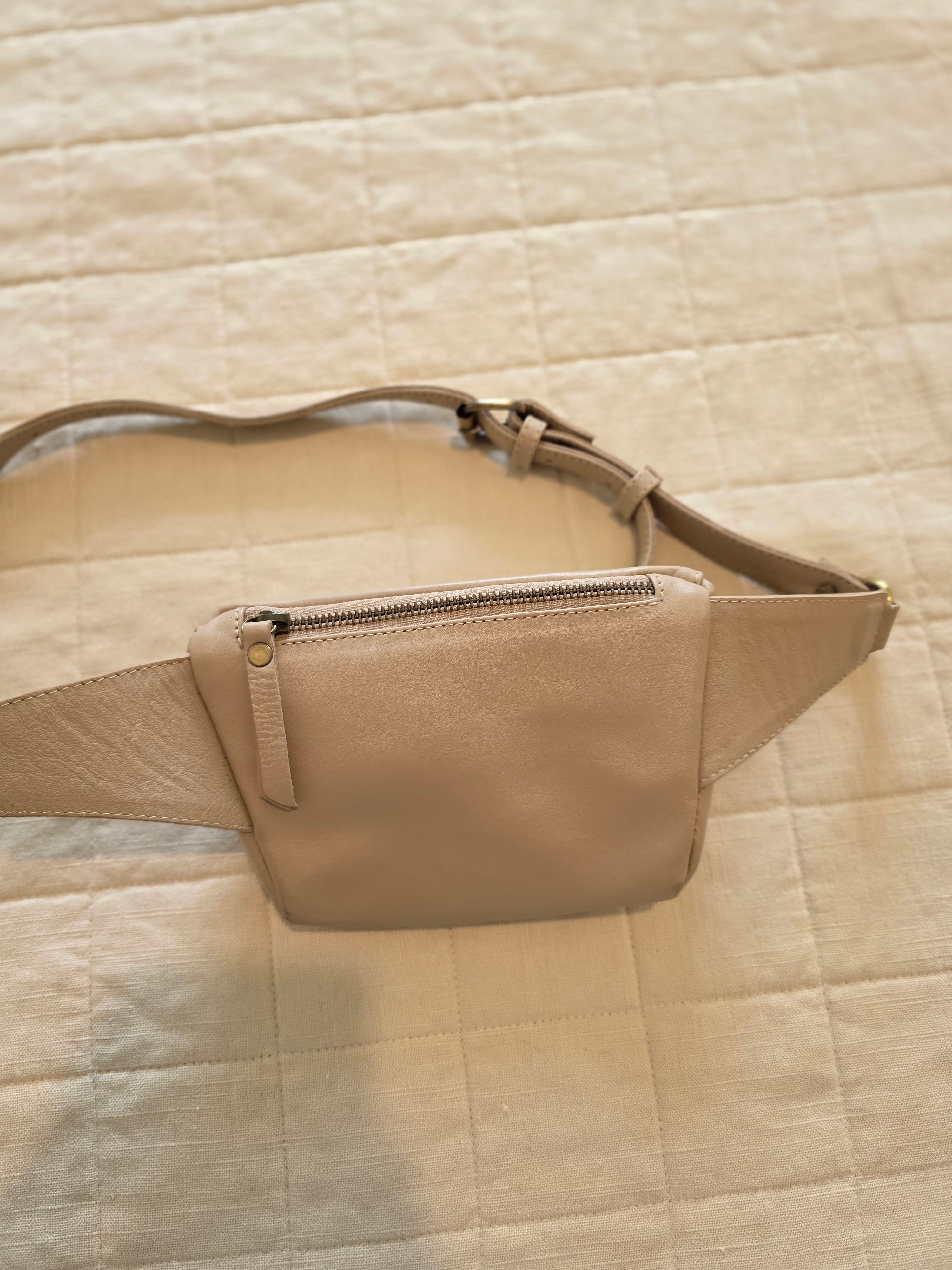 Mandrn Remy Crossbody Bag